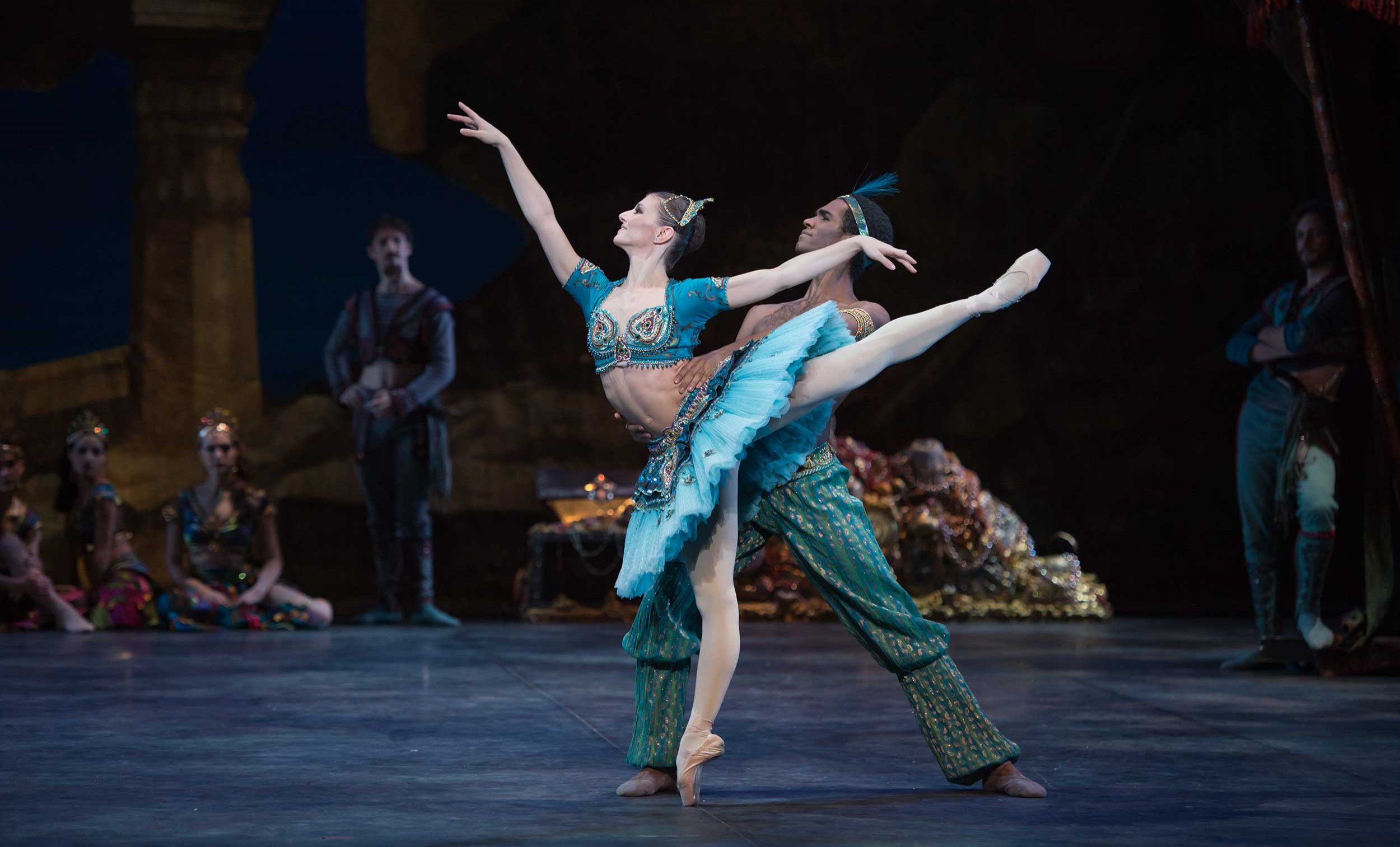 Alina-Cojocaru-and-Junor-Souza-i-Le-Corsaire---credit-Photography-by-ASH
