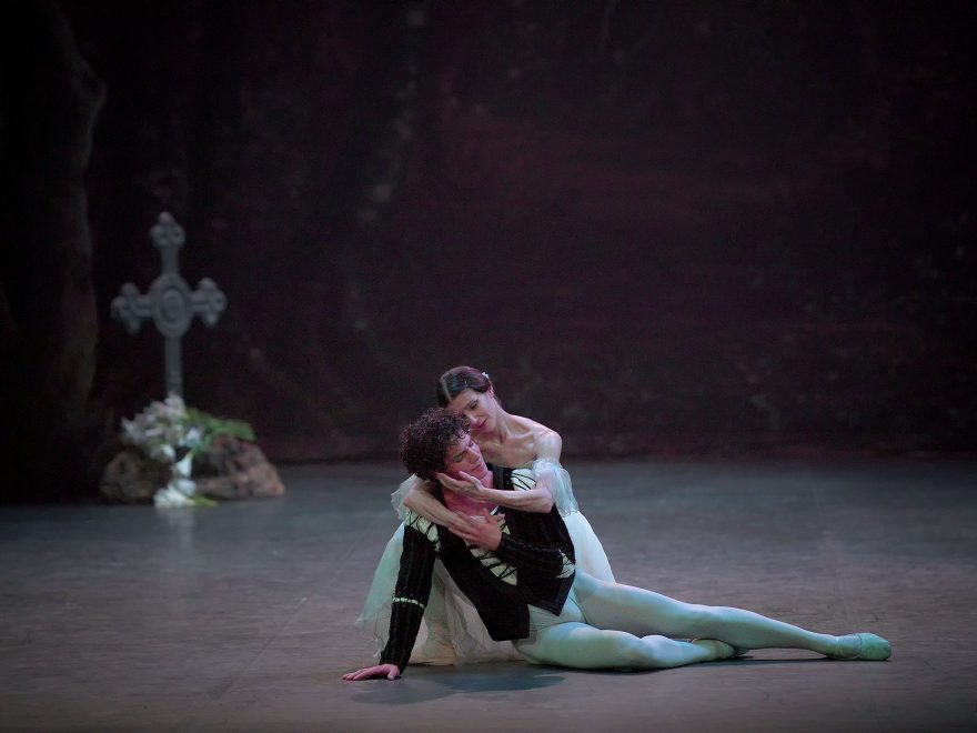 Alina-Cojocaru-and-Isaac-Hernandez-in-Giselle-(c)-Laurent-Liotardo-(2)