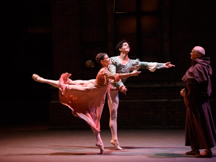 Alina-Cojocaru-and-Isaac-Hernandez-in-Romeo-&-Juliet-©Bill-Cooper