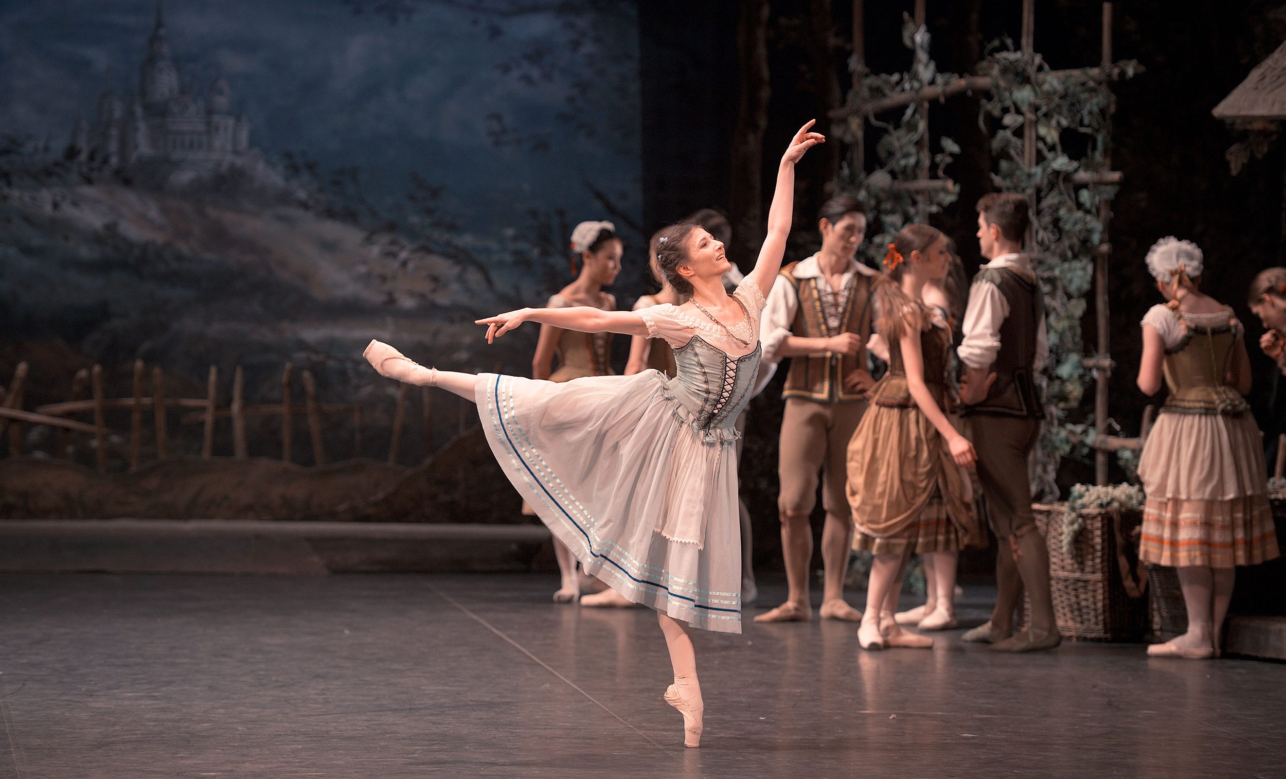 Alina Cojocaru in Mary Skeaping's Giselle © Laurent Liotardo