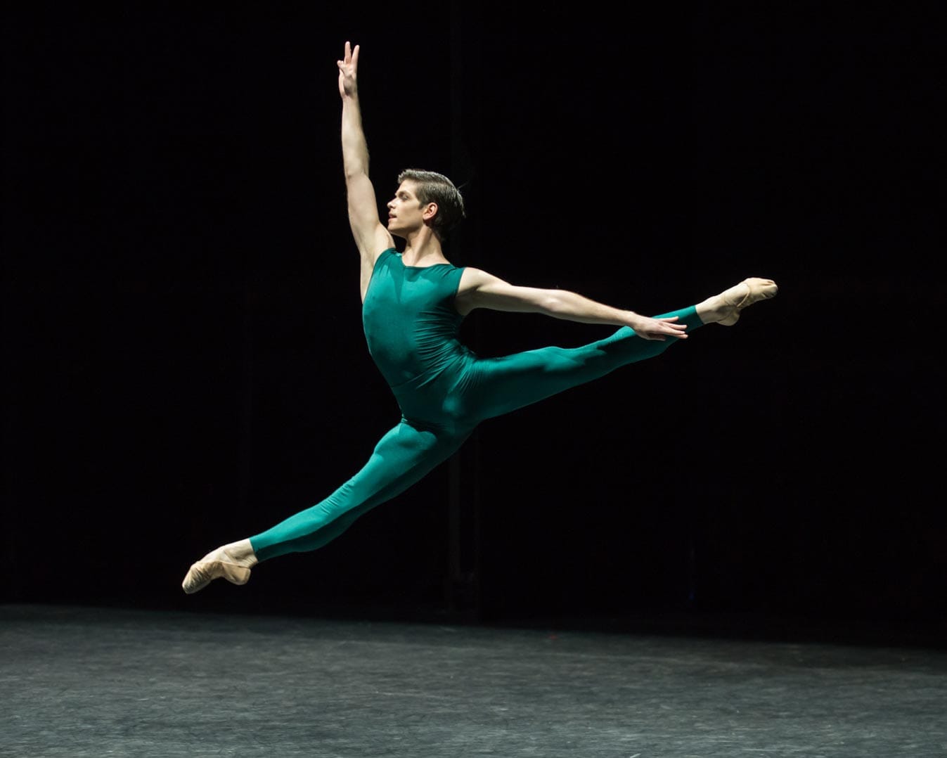 Barry-Drummond-in-In-the-Middle,-Somewhat-Elevated,-English-National-Ballet's-Modern-Masters-(C)-Photography-by-ASH