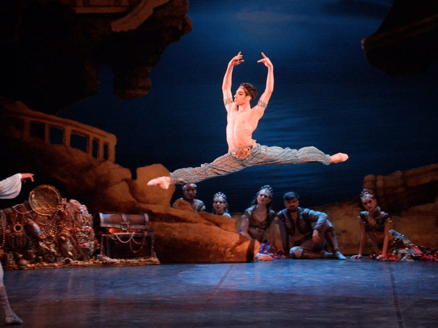Cesar Corrales as Ali in Le Corsaire © Laurent Liotardo