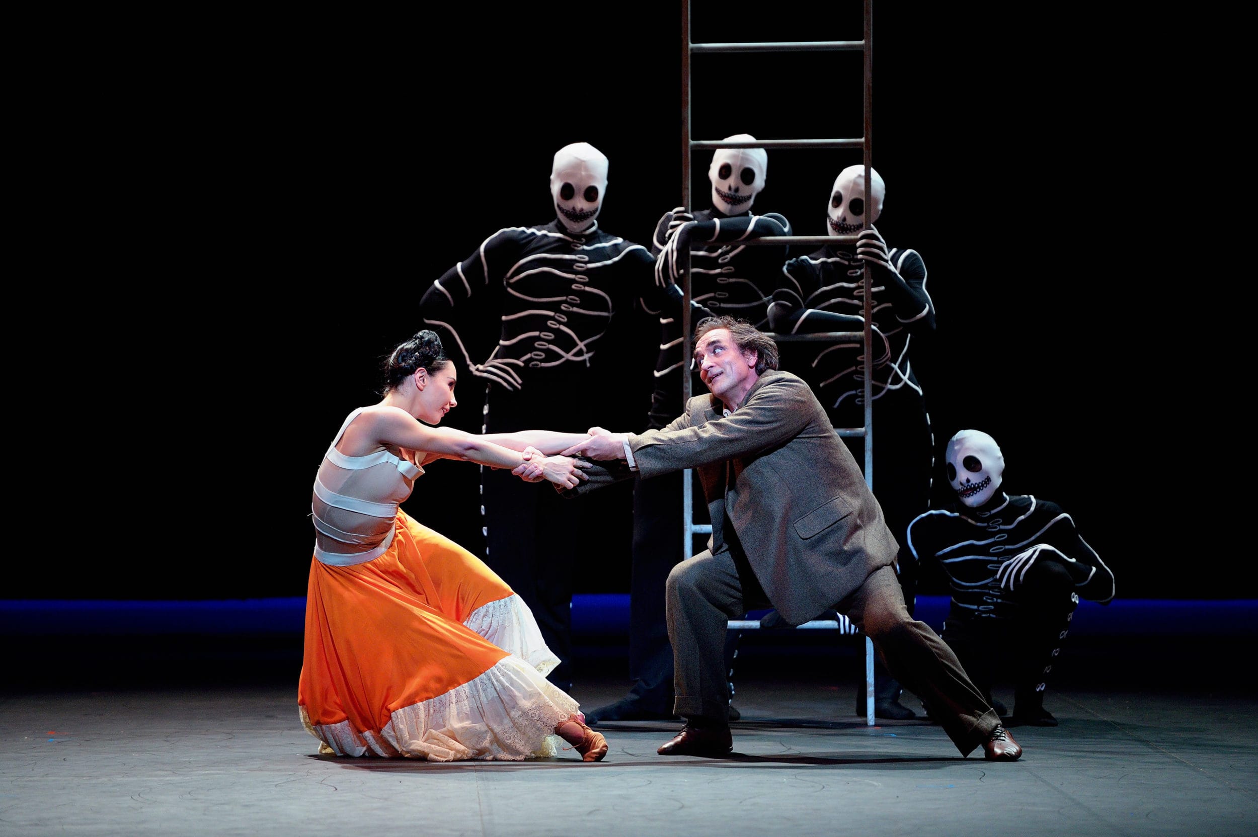 Tamara Rojo and Irek Mukhamedov as Frida Kahlo and Diego Rivera in Broken Wings © Laurent Liotardo