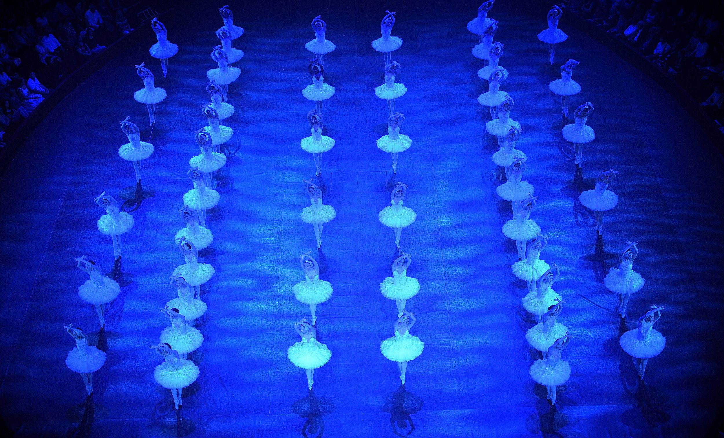 Dancers of English National Ballet in Swan Lake in the round