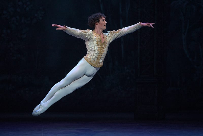 Emilio-Pavan_Nutcracker-c-Laurent-Liotardo-800x534