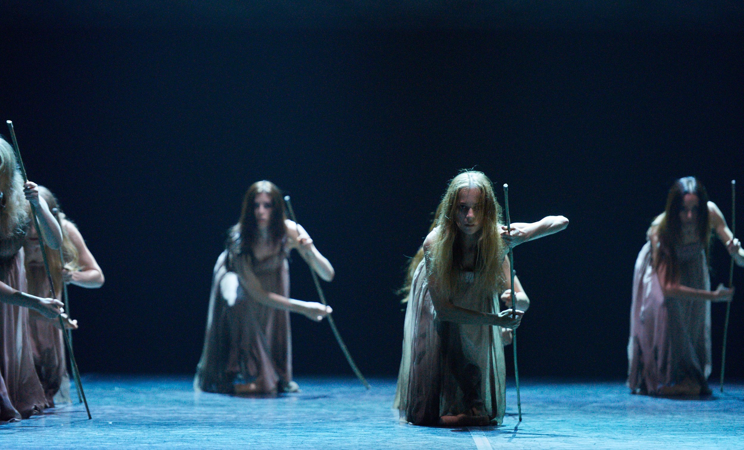 English-National-Ballet-in-Akram-Khan's-Giselle-(c)-Laurent-Liotardo-(3)