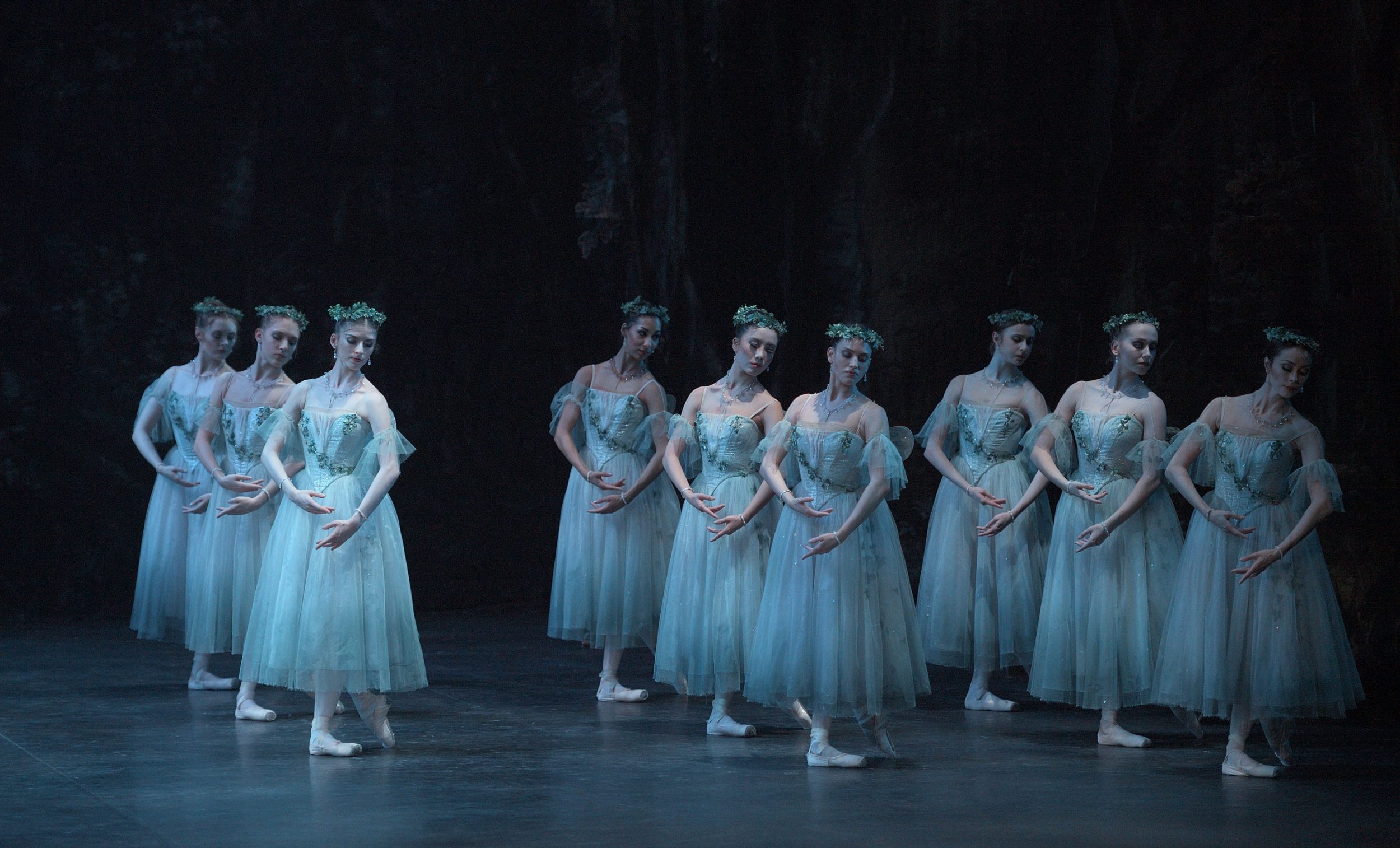 English-National-Ballet-in-Mary-Skeaping's-Giselle-(c)-Laurent-Liotardo-(4)