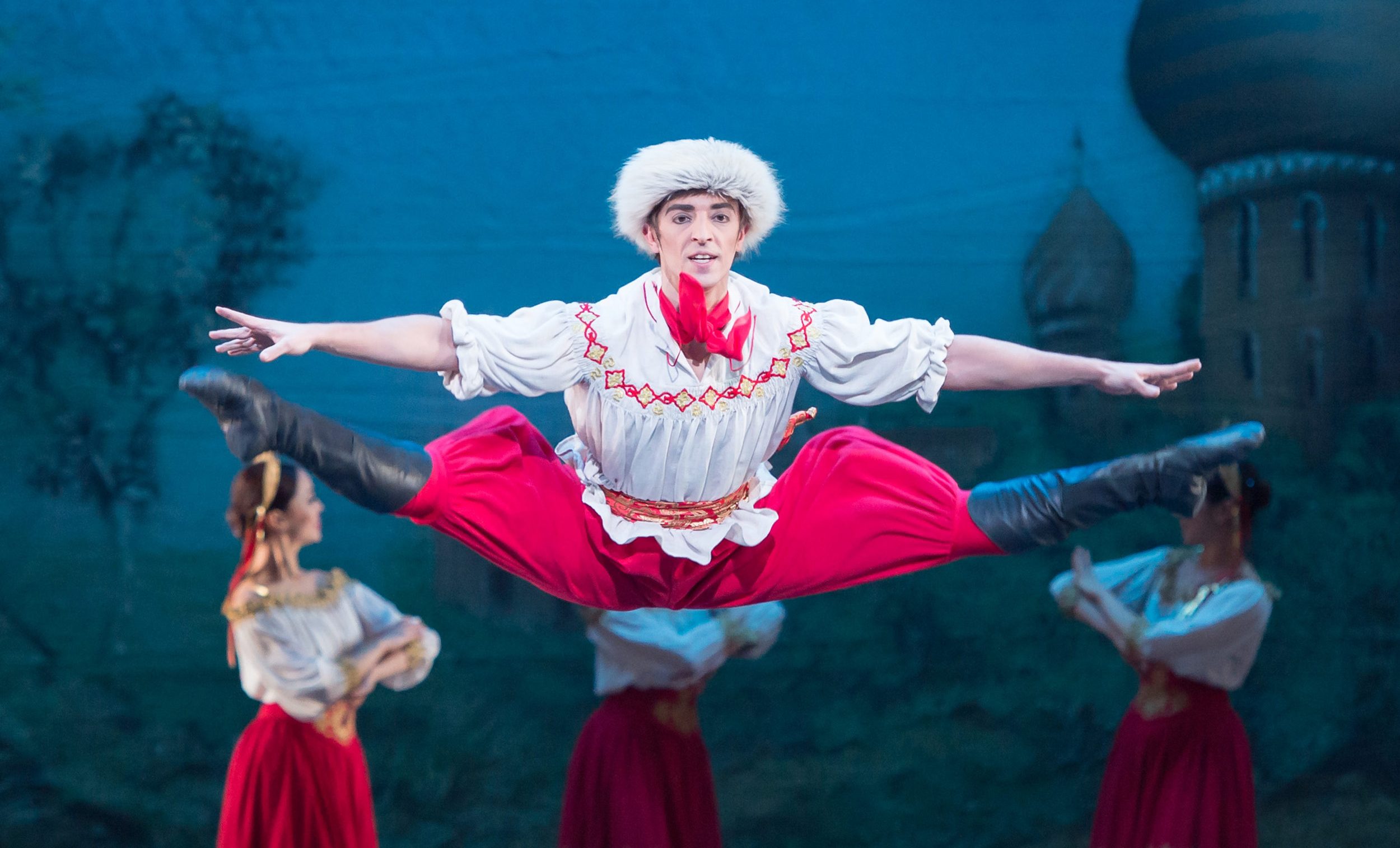 Fernando-Bufala-in-English-National-Ballet's-Nutcracker-(C)-Photography-by-ASH