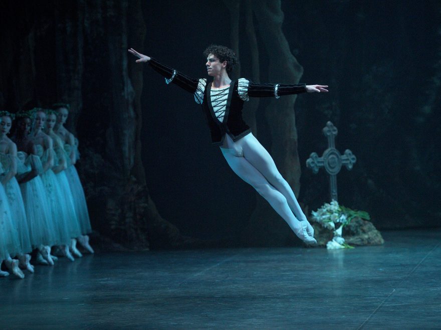 Isaac Hernandez as Albrecht in Mary Skeaping's Giselle (c) Laurent Liotardo (5)