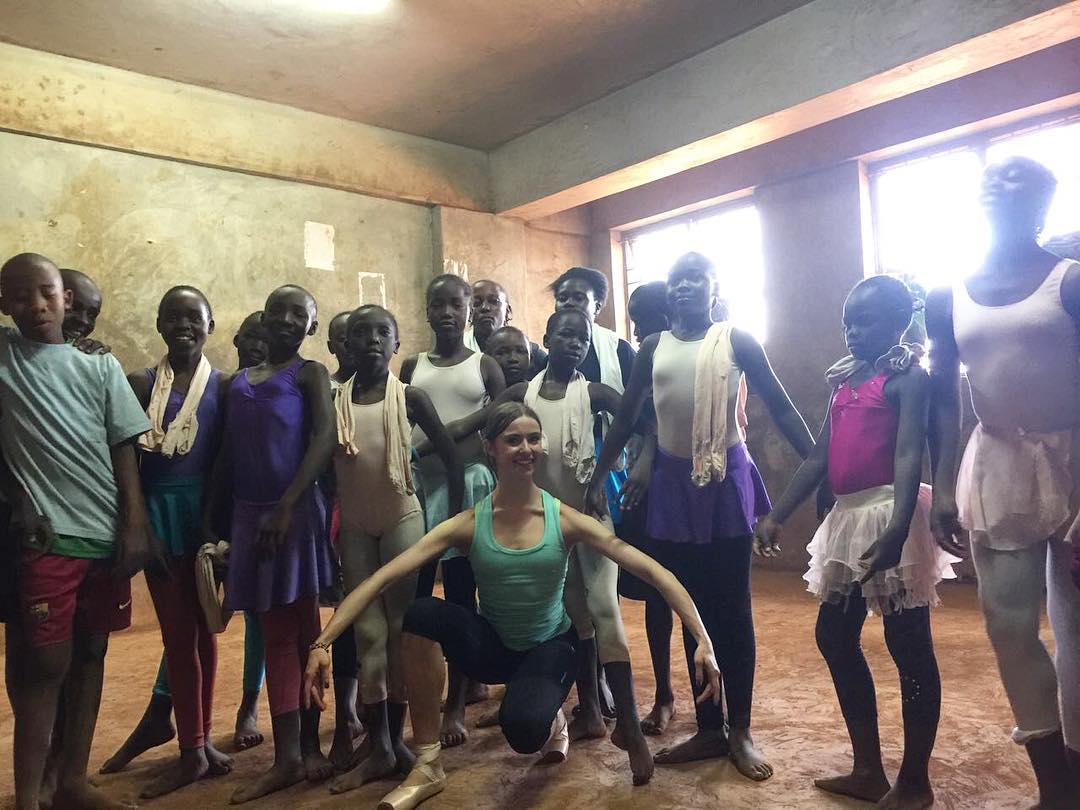 Isabelle Brouwers with her students © Isabelle Brouwers