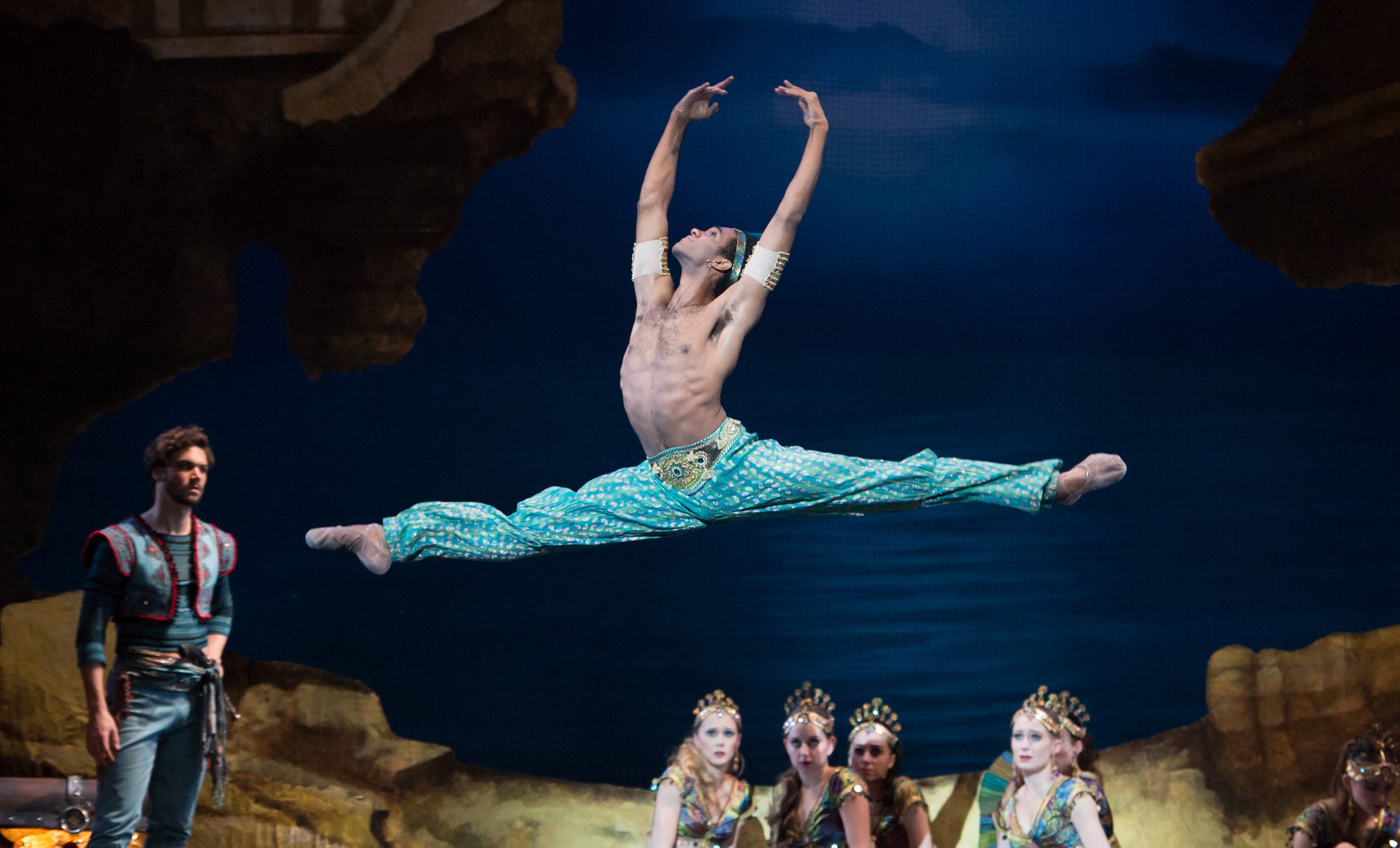 Junor-Souza-as-Ali-in-Le-Corsaire