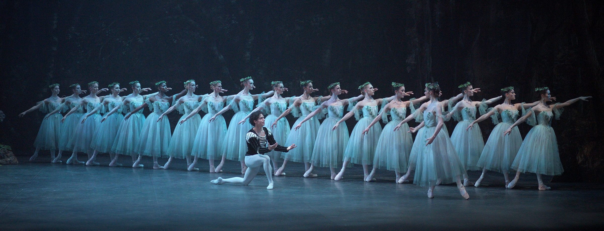 Laurretta-Summerscales-as-Myrtha-and-Isaac-Hernandez-as-Albrecht-in-Mary-Skeaping's-Giselle-(c)-Laurent-Liotardo