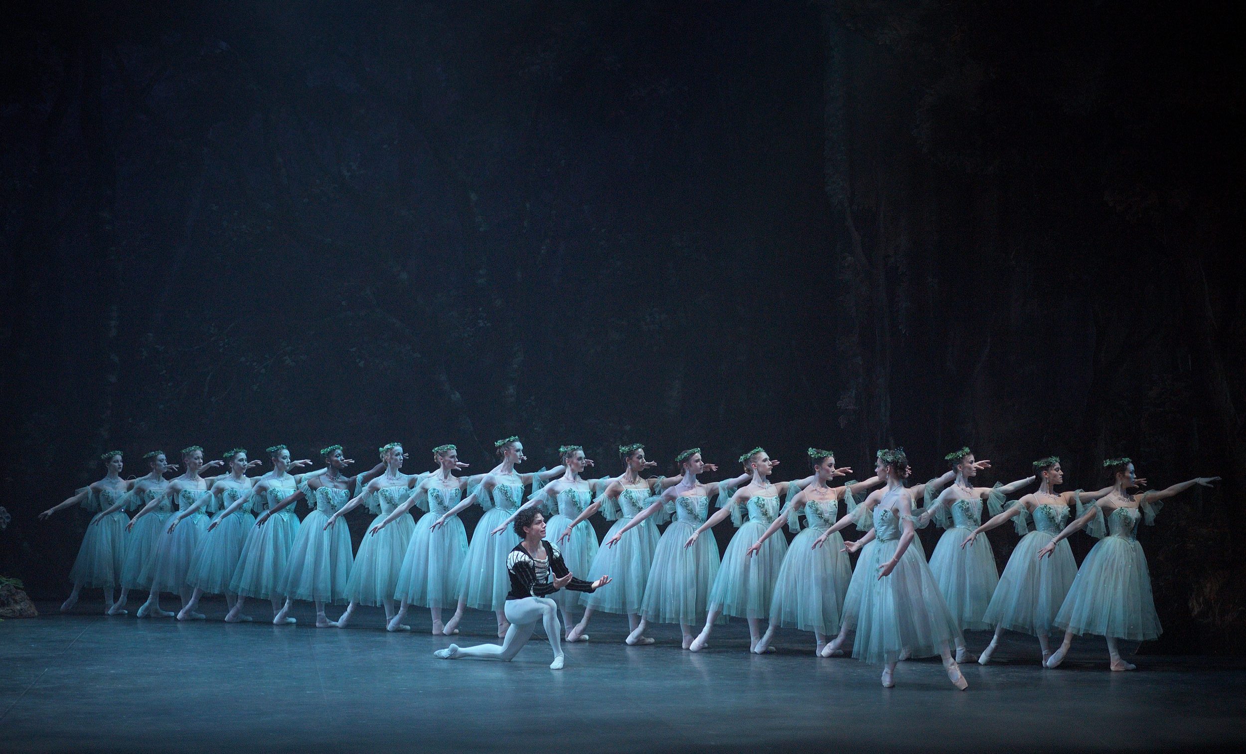 Laurretta-Summerscales-as-Myrtha-and-Isaac-Hernandez-as-Albrecht-in-Mary-Skeaping's-Giselle-(c)-Laurent-Liotardo