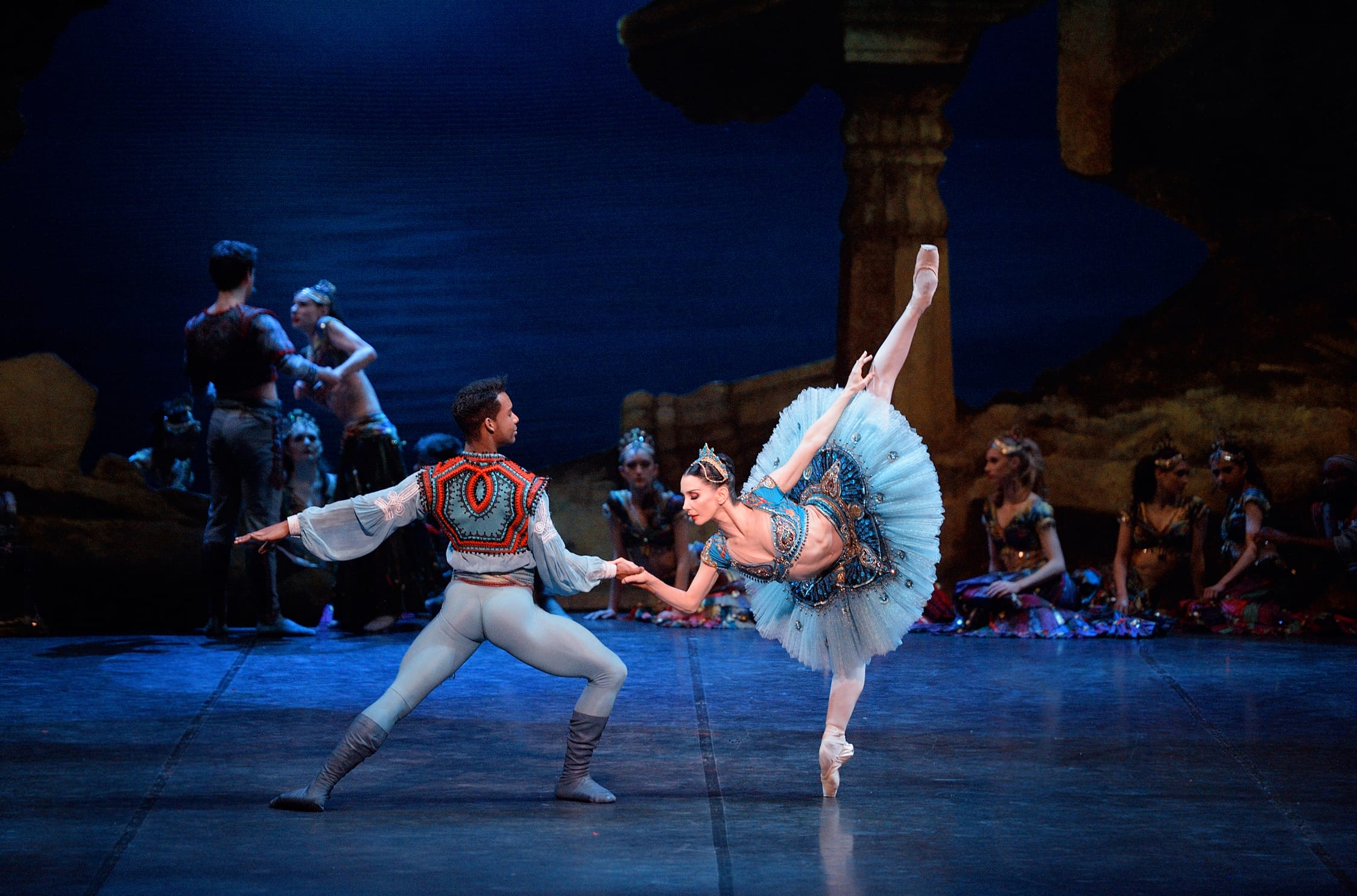 Tamara Rojo as Medora and Osiel Gouneo as Conrad in Le Corsaire © Laurent Liotardo