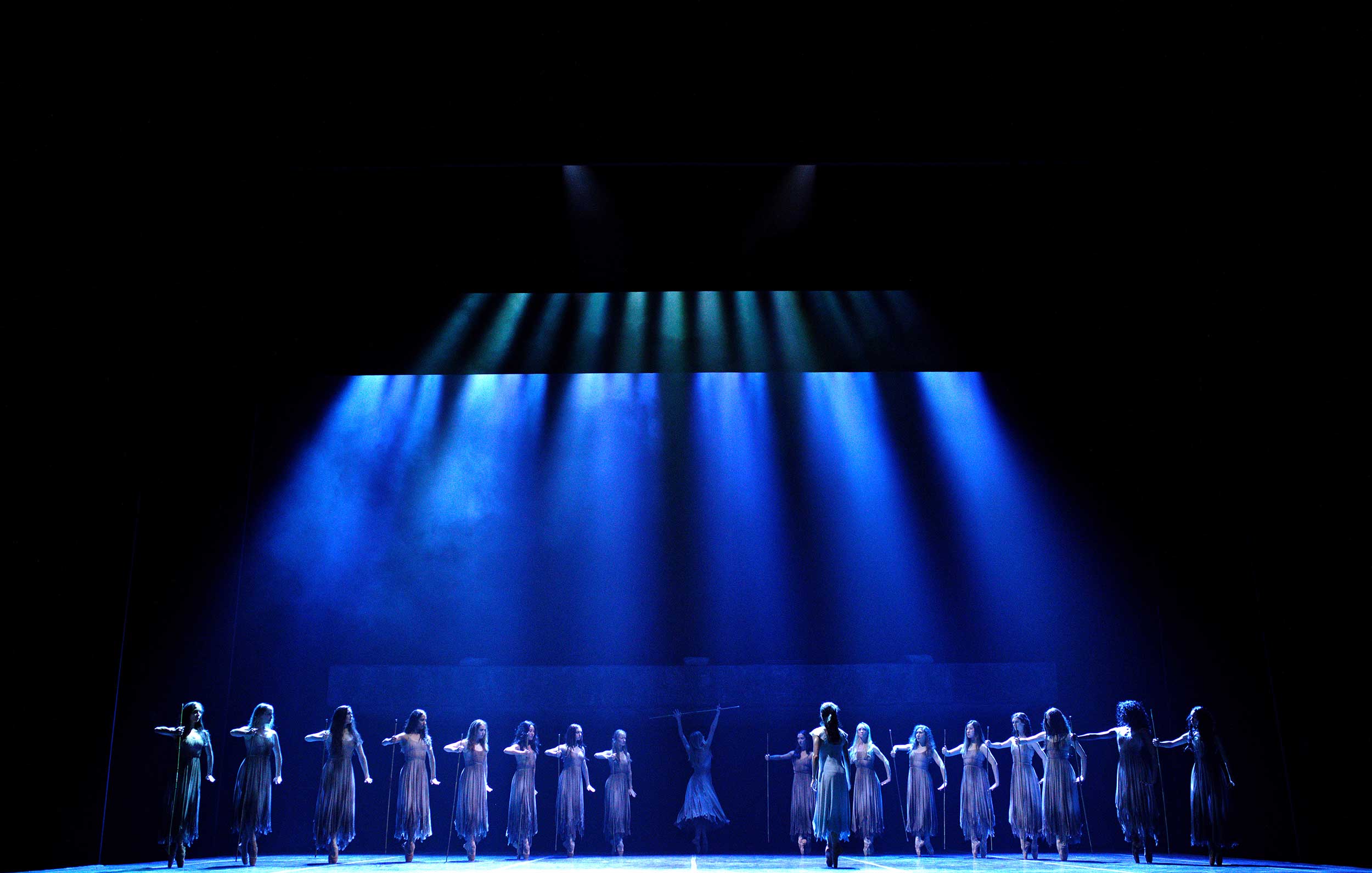 WEB-English-National-Ballet-in-Akram-Khan's-Giselle-(c)-Laurent-Liotardo-(4)