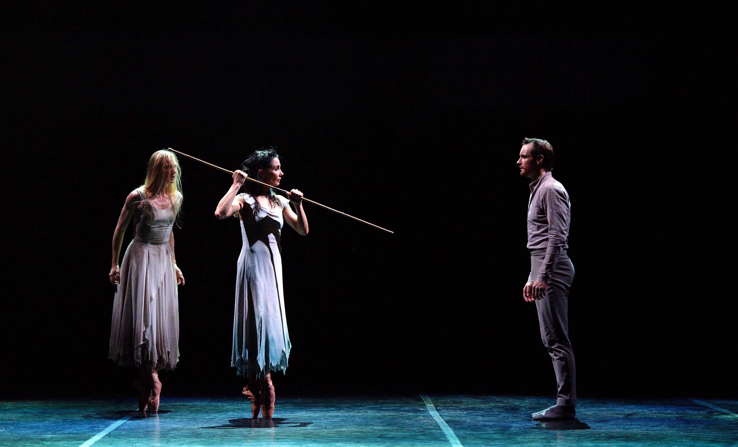 WEB-Stina-Quagebeur-Tamara-Rojo-and-James-Streeter-in-Akram-Khan's-Giselle-(c)-Laurent-Liotardo