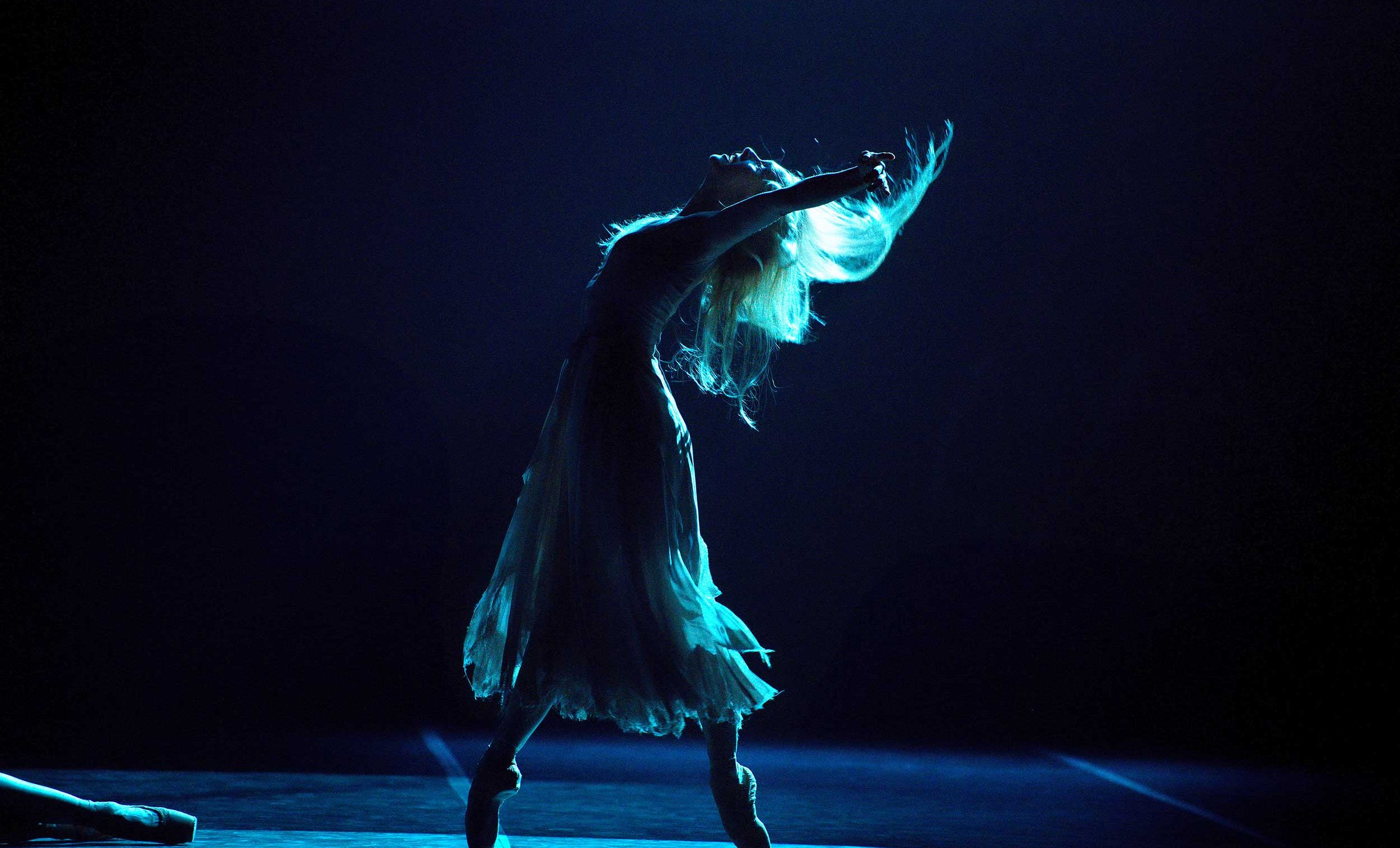 WEB-Stina-Quagebeur-in-Akram-Khan's-Giselle-(c)-Laurent-Liotardo