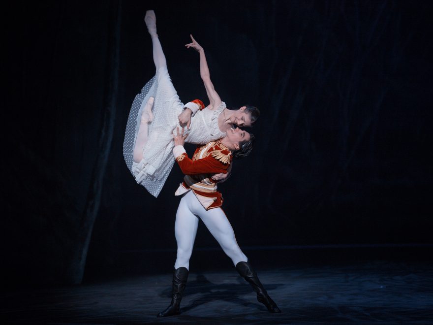 Alina-Cojocaru-and-Cesar-Corrales-in-English-National-Ballet's-Nutcracker-(C)-Laurent-Liotardo-2500px-for-web