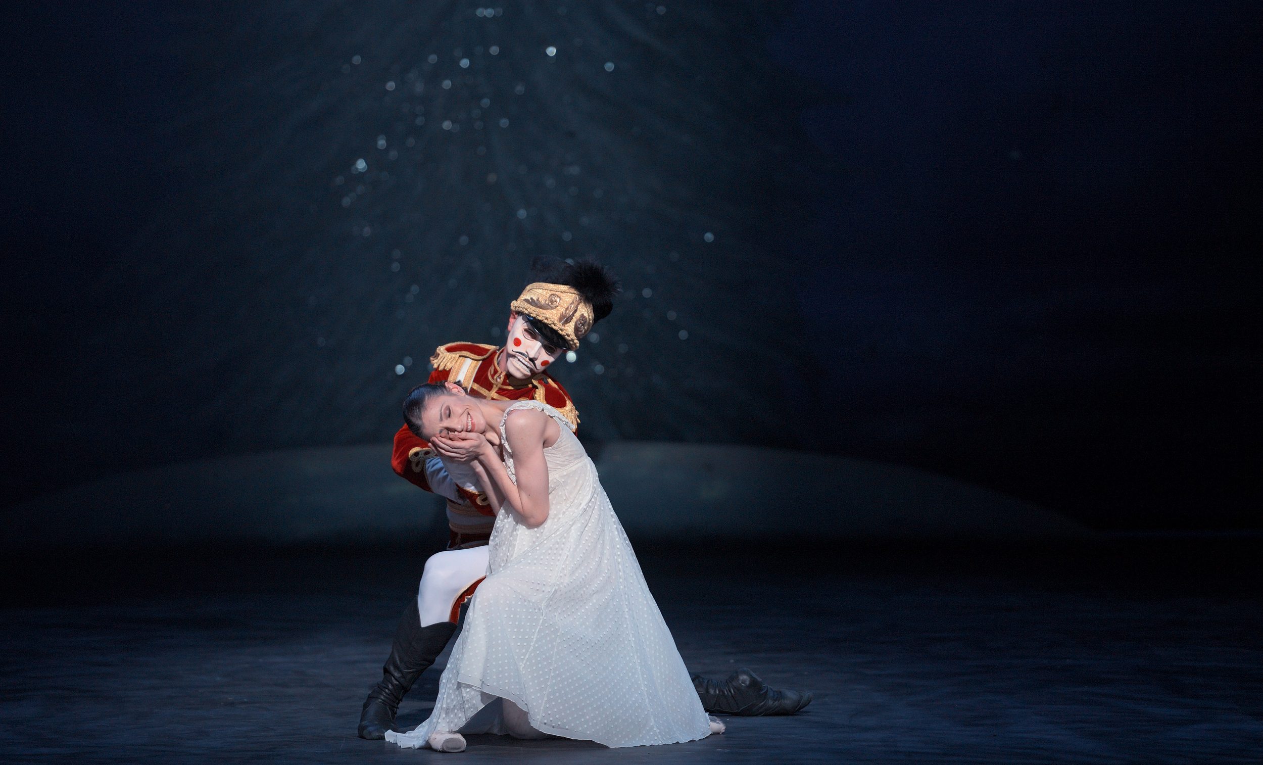 Alina-Cojocaru-and-James-Forbat-in-English-National-Ballet's-Nutcracker-(C)-Laurent-Liotardo-2500px-for-web