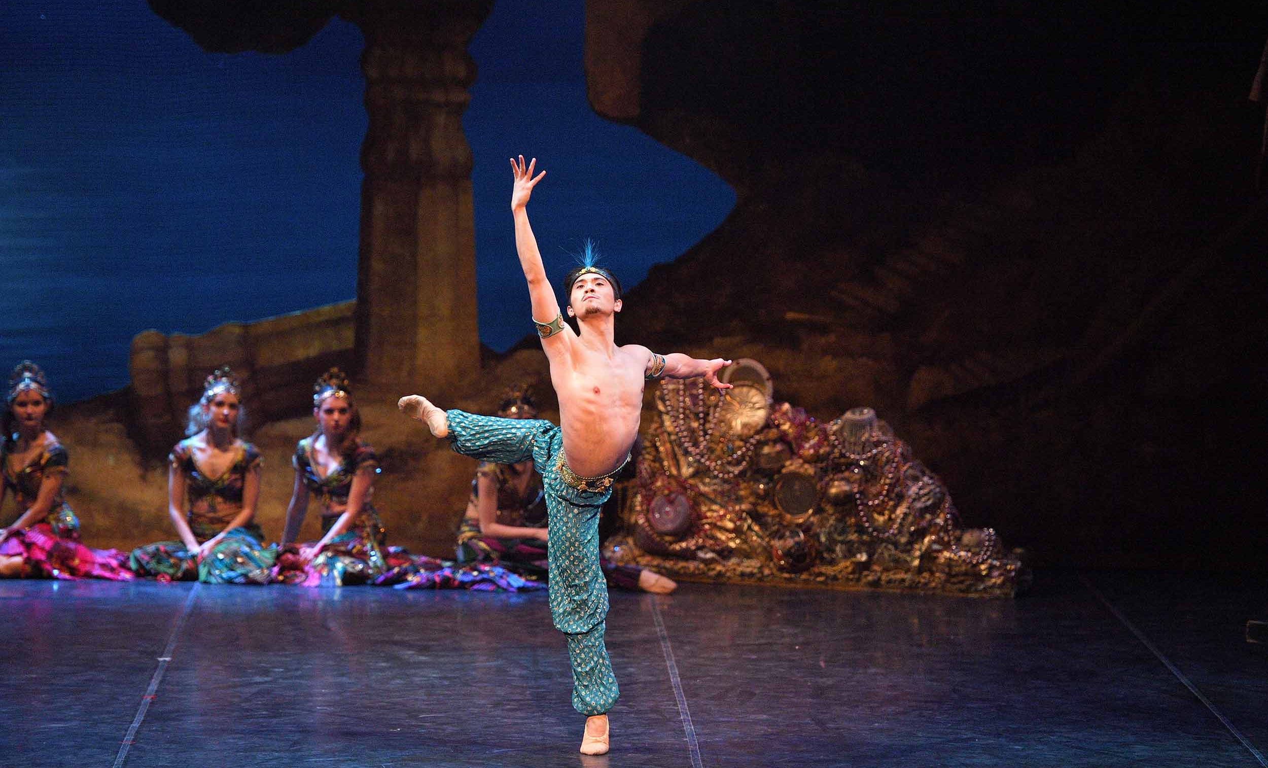 Jeffrey-Cirio-in-Le-Corsaire-(c)-Laurent-Liotardo