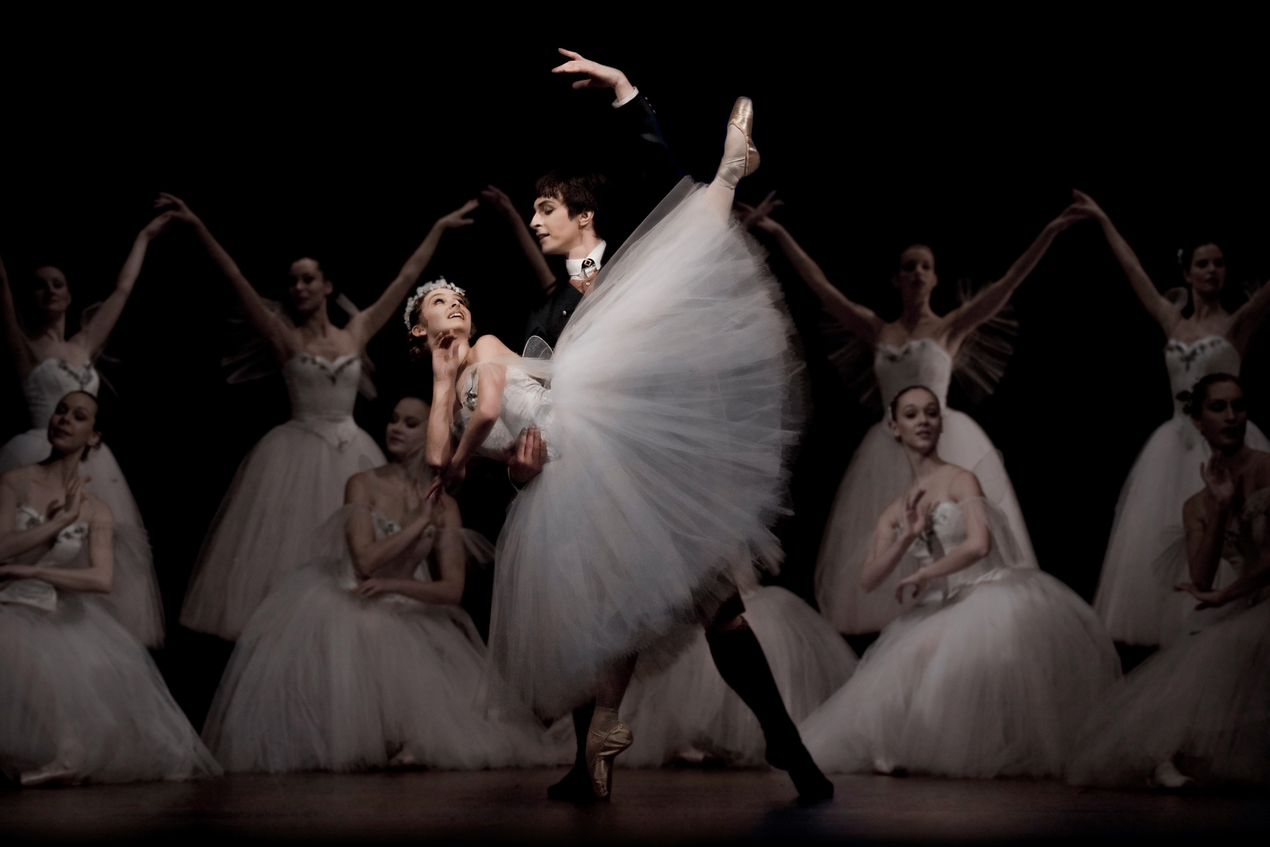 La-Sylphide,-performed-by-Czech-National-Ballet