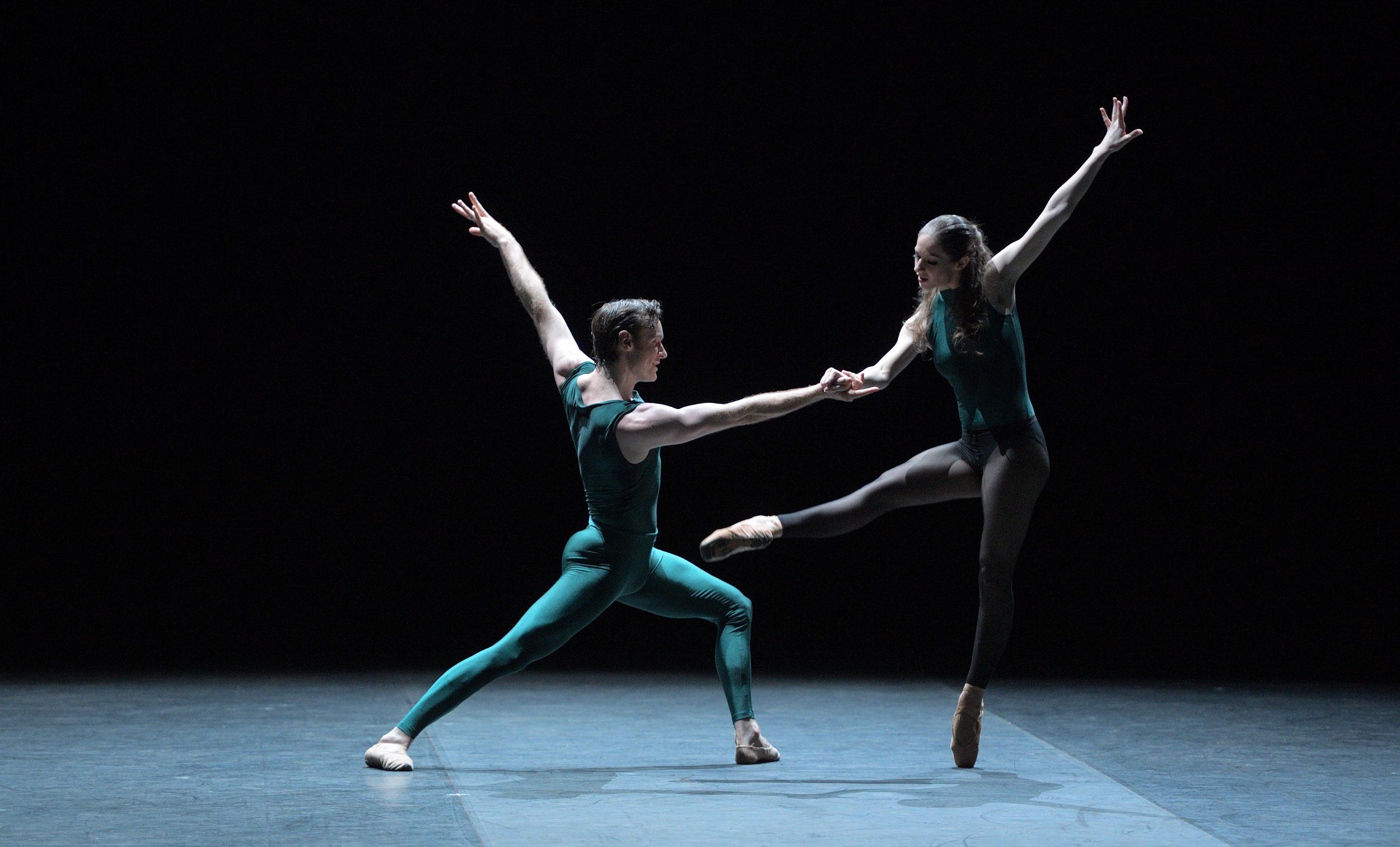 Laurretta-Summerscales-and-James-Streeter-in-In-the-Middle,-Somewhat-Elevated-(c)-Laurent-Liotardo-2500px