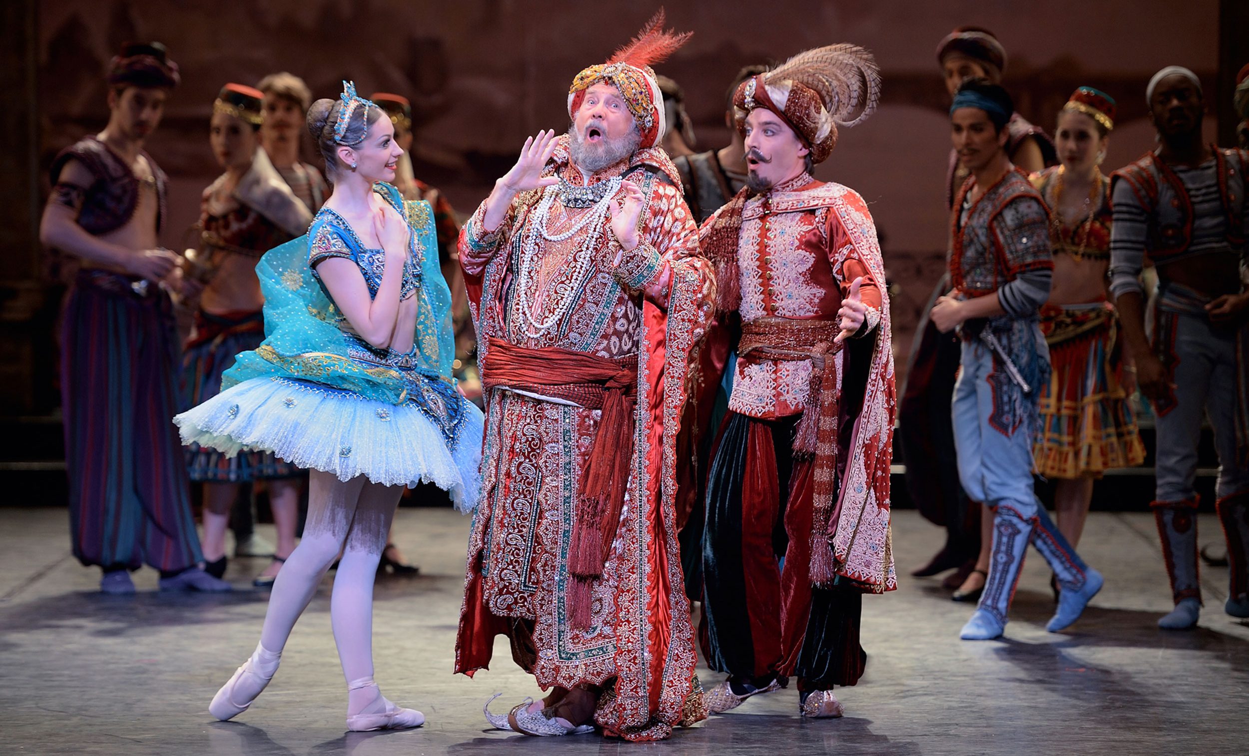 Laurretta Summerscales as Medora and Michael Coleman as Pasha in Le Corsaire © Laurent Liotardo