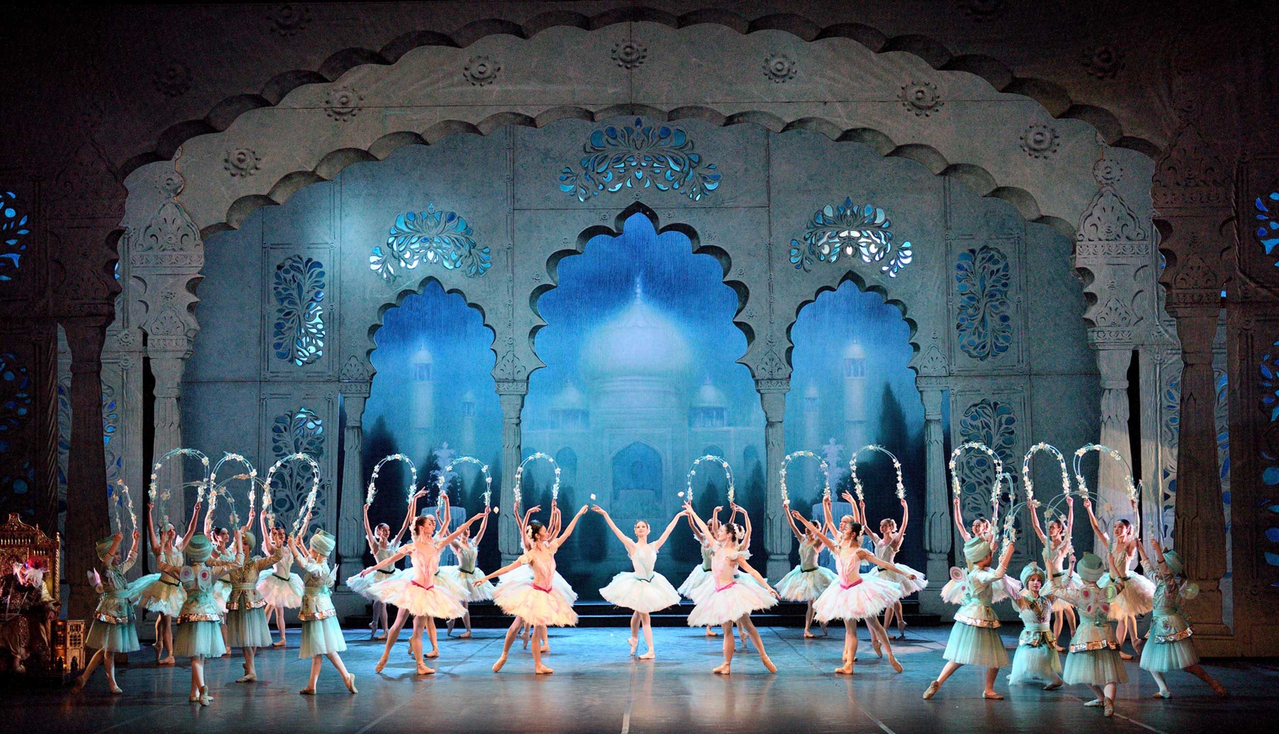 Laurretta Summerscales as Medora in Le Corsaire © Laurent Liotardo