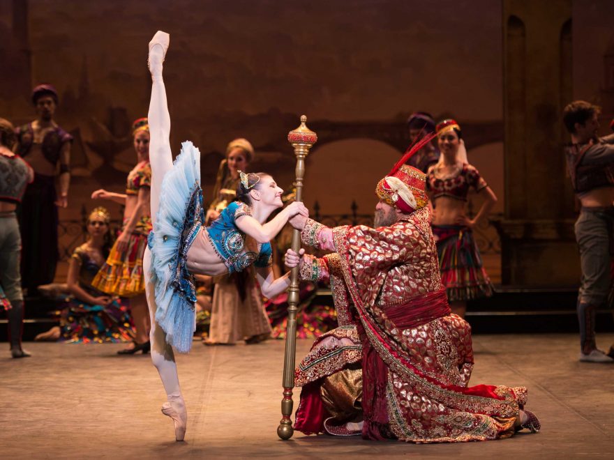 Le-Corsaire---Alina-Cojocaru-as-Medora-and-Michael-Coleman-as-the-Pascha-©-Photography-by-ASH