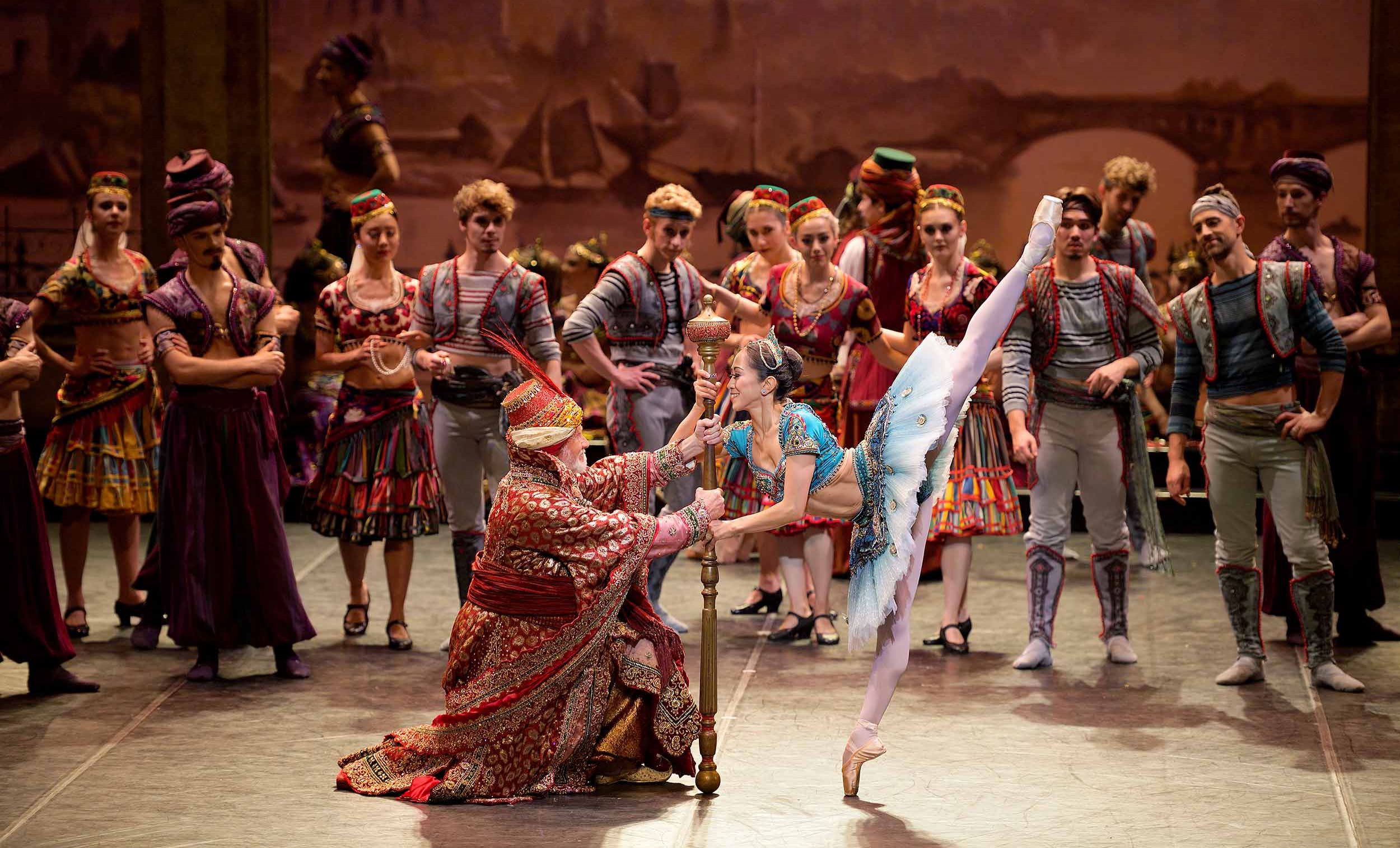 Michael-Coleman-and-Erina-Takahashi-in-Le-Corsaire-(c)-Laurent-Liotardo