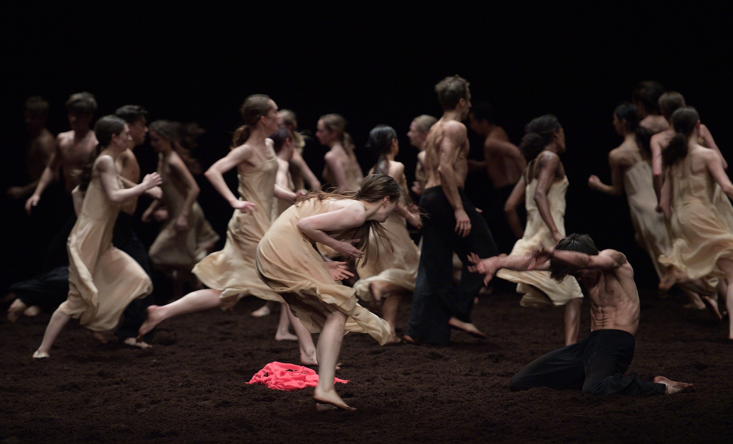 Pina-Bausch's-Le-Sacre-du-printemps-by-English-National-Ballet-(c)-Laurent-Liotardo-(2)-2500px
