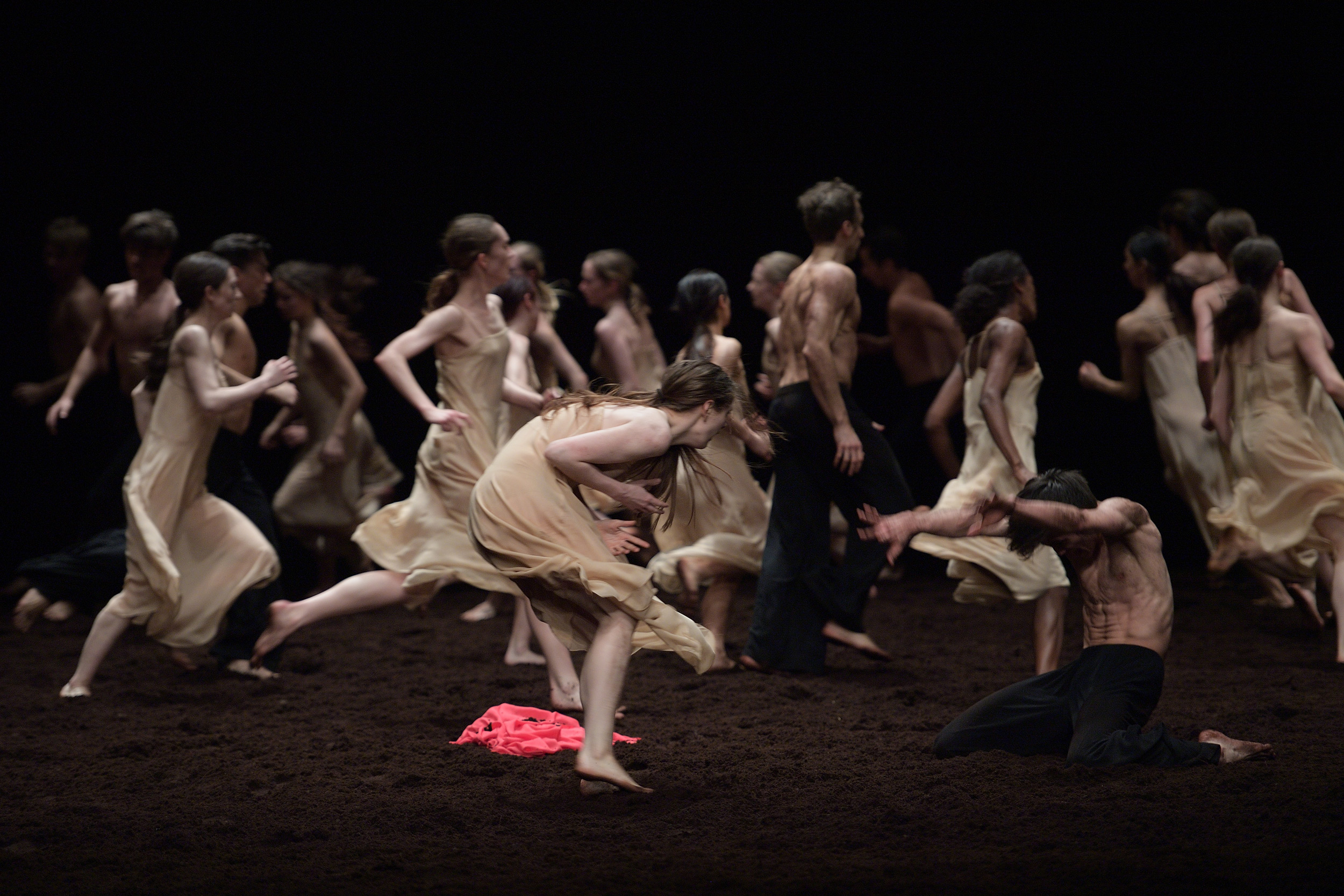 Pina-Bausch's-Le-Sacre-du-printemps-by-English-National-Ballet-(c)-Laurent-Liotardo-(2)-2500px