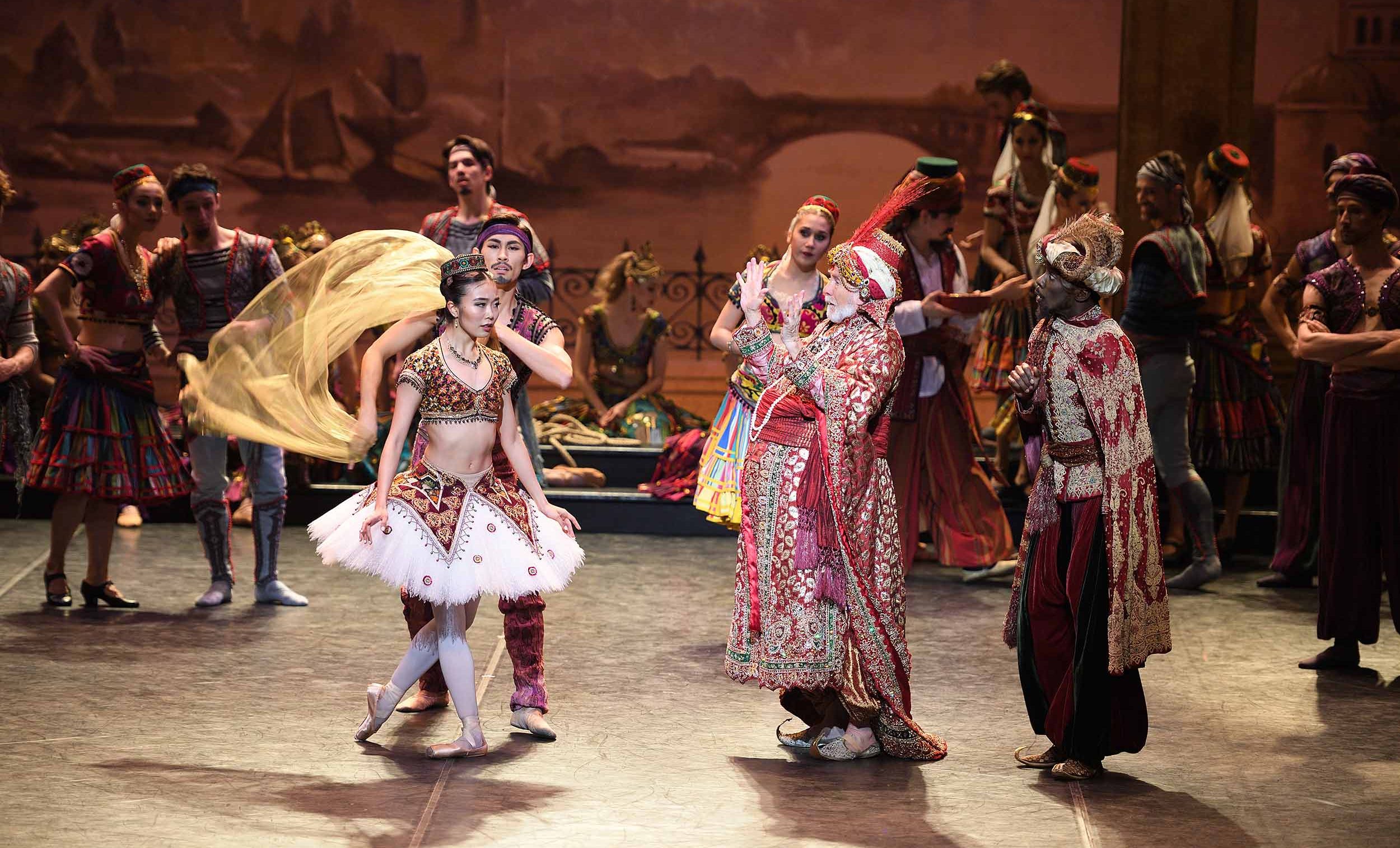 Shiori-Kase-and-Michael-Coleman-in-Le-Corsaire-(c)-Laurent-Liotardo