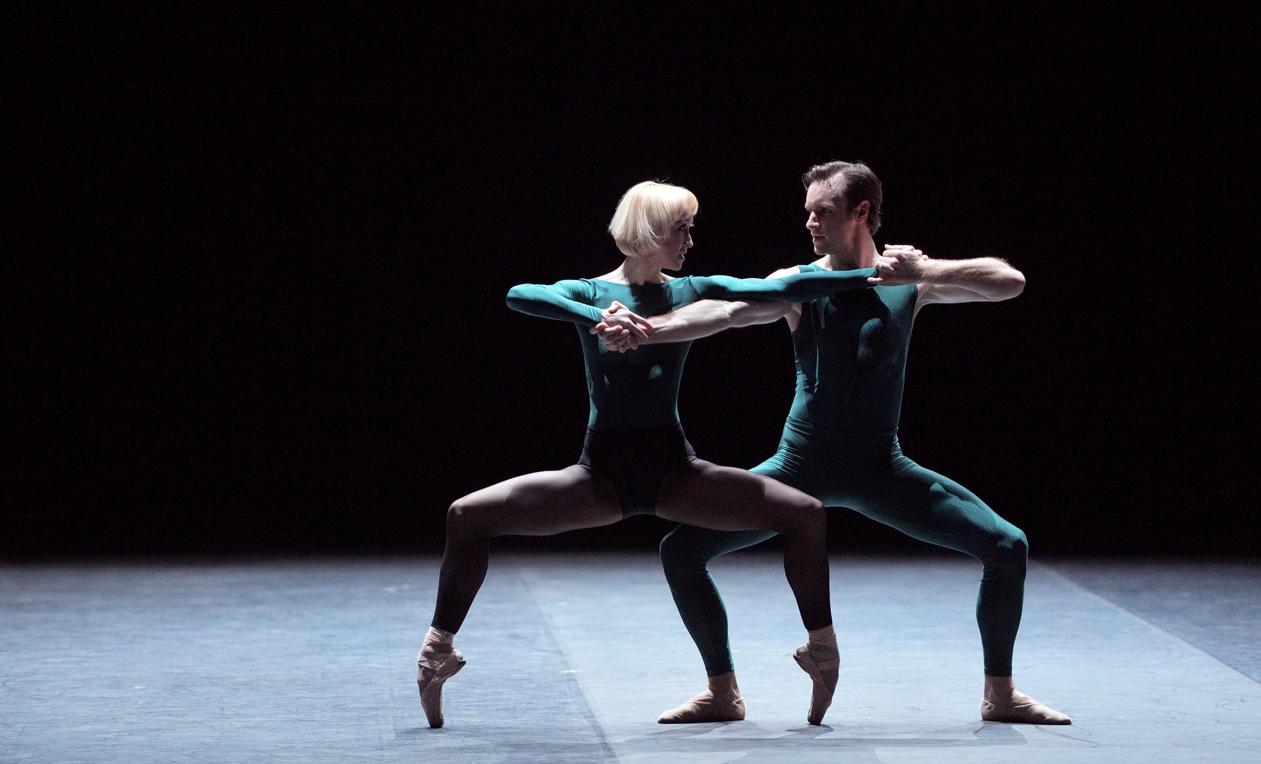 Tiffany-Hedman-and-James-Streeter-in-In-the-Middle,-Somewhat-Elevated-(c)-Laurent-Liotardo-(2)-2500px