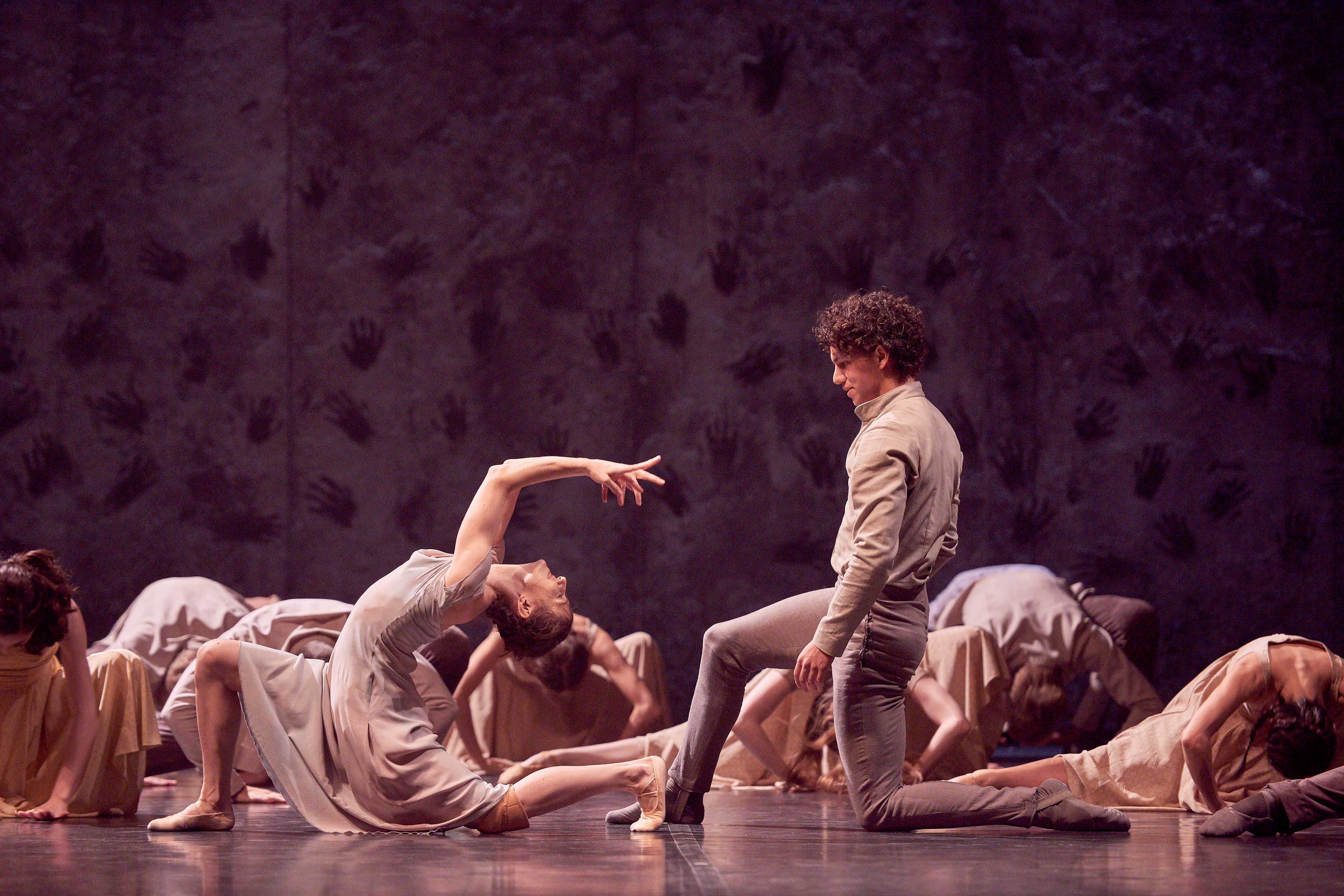 Alina-Cojocaru-and-Isaac-Hernandez-in-Akram-Khan's-Giselle-(c)-Laurent-Liotardo