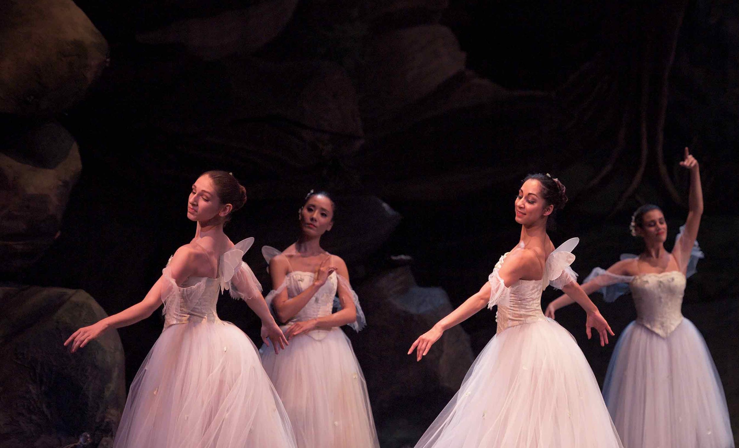 Artists-of-English-National-Ballet-in-La-Sylphide-©-Laurent-Liotardo-(2)