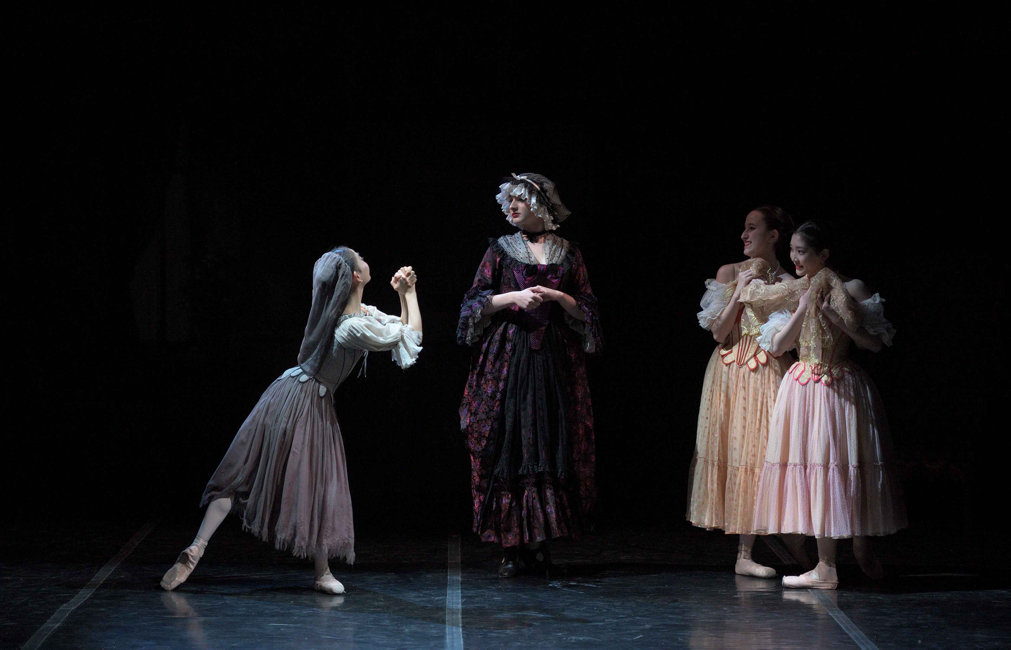English-National-Ballet-School-in-My-First-Ballet-Cinderella-©-Laurent-Liotardo--(2)