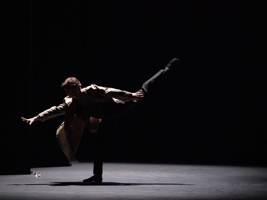 Aitor-Arrieta-performing-SelF-©-Laurent-Liotardo-(1)