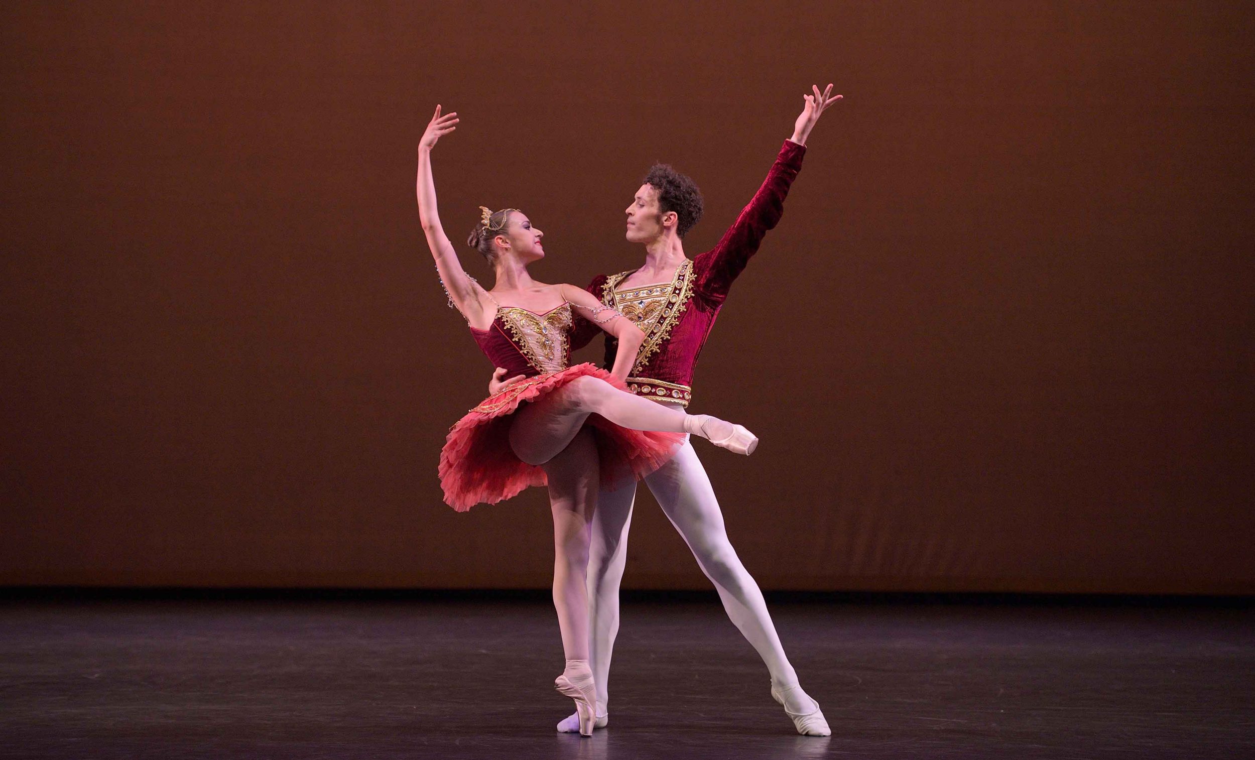 Isabelle-Brouwers-and-Emilio-Pavan-performing-Paquita-©-Laurent-Liotardo--(4)