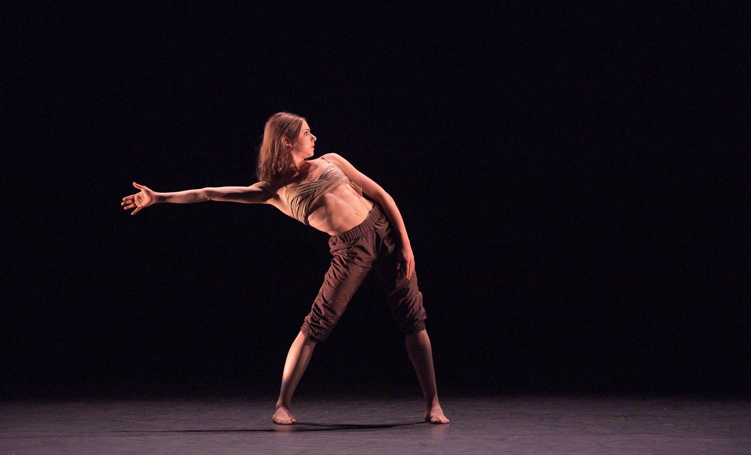 Isabelle-Brouwers-performing-a-Drift-©-Laurent-Liotardo-(2)