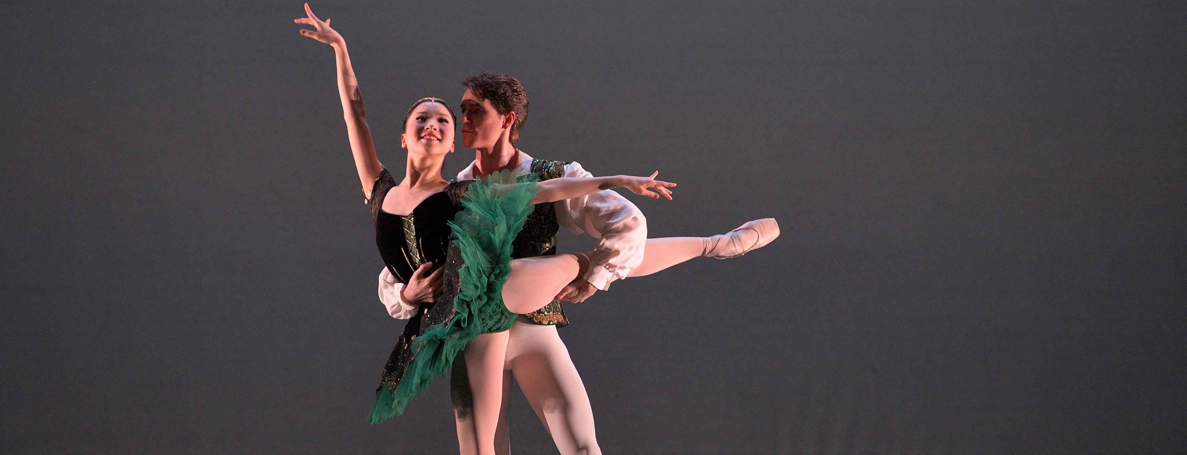 Rina-Kanehara-and-Aitor-Arrieta-performing-the-Esmeralda-pas-de-deux-(c)-Laurent-Liotardo