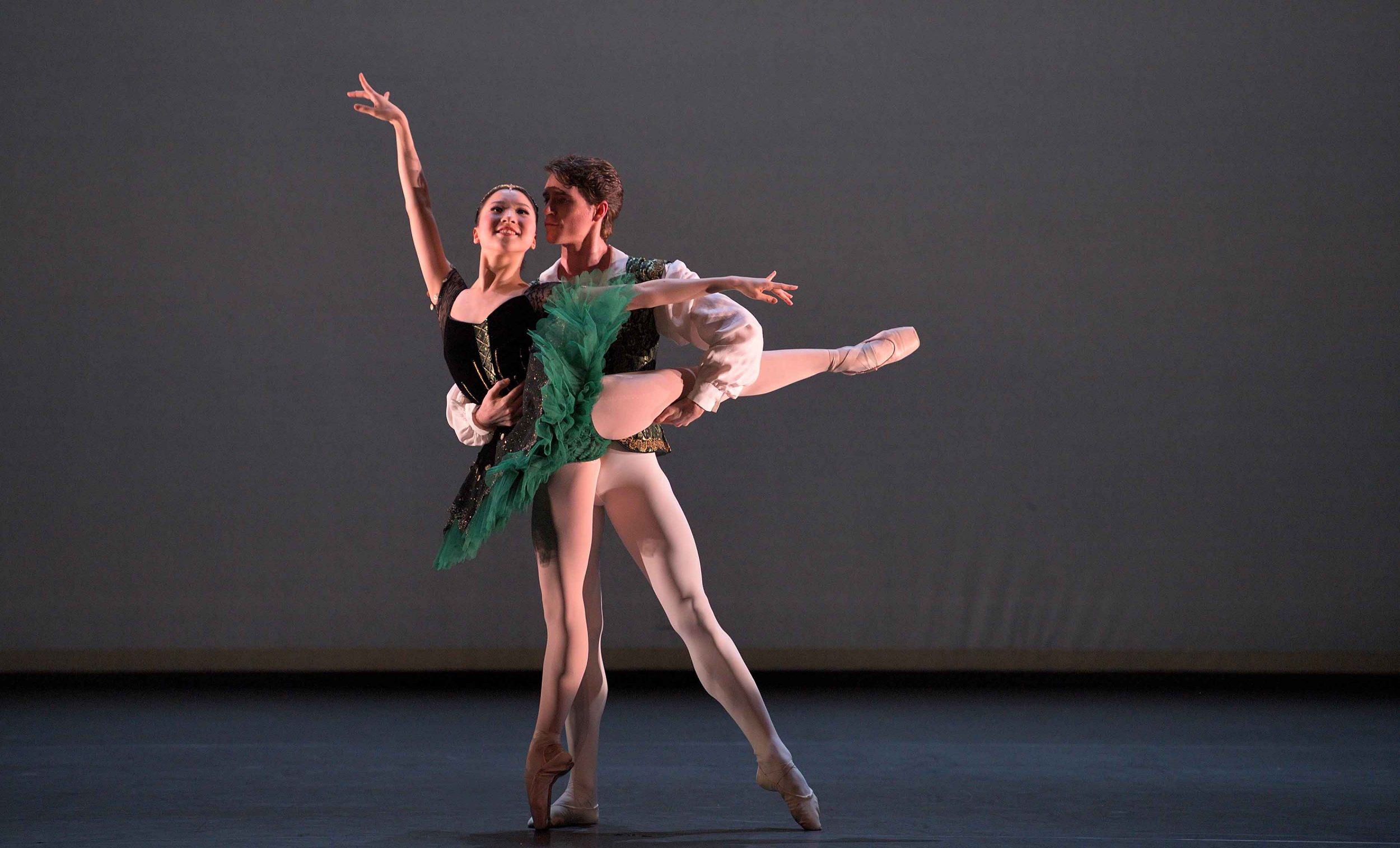 Rina-Kanehara-and-Aitor-Arrieta-performing-the-Esmeralda-pas-de-deux-(c)-Laurent-Liotardo