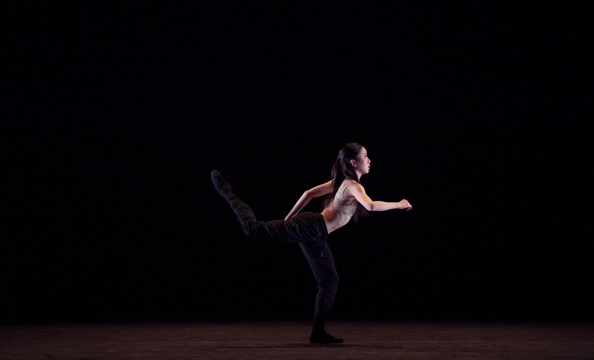 Rina-Kanehara-performing-Blind-Dreams-©-Laurent-Liotardo-(1)