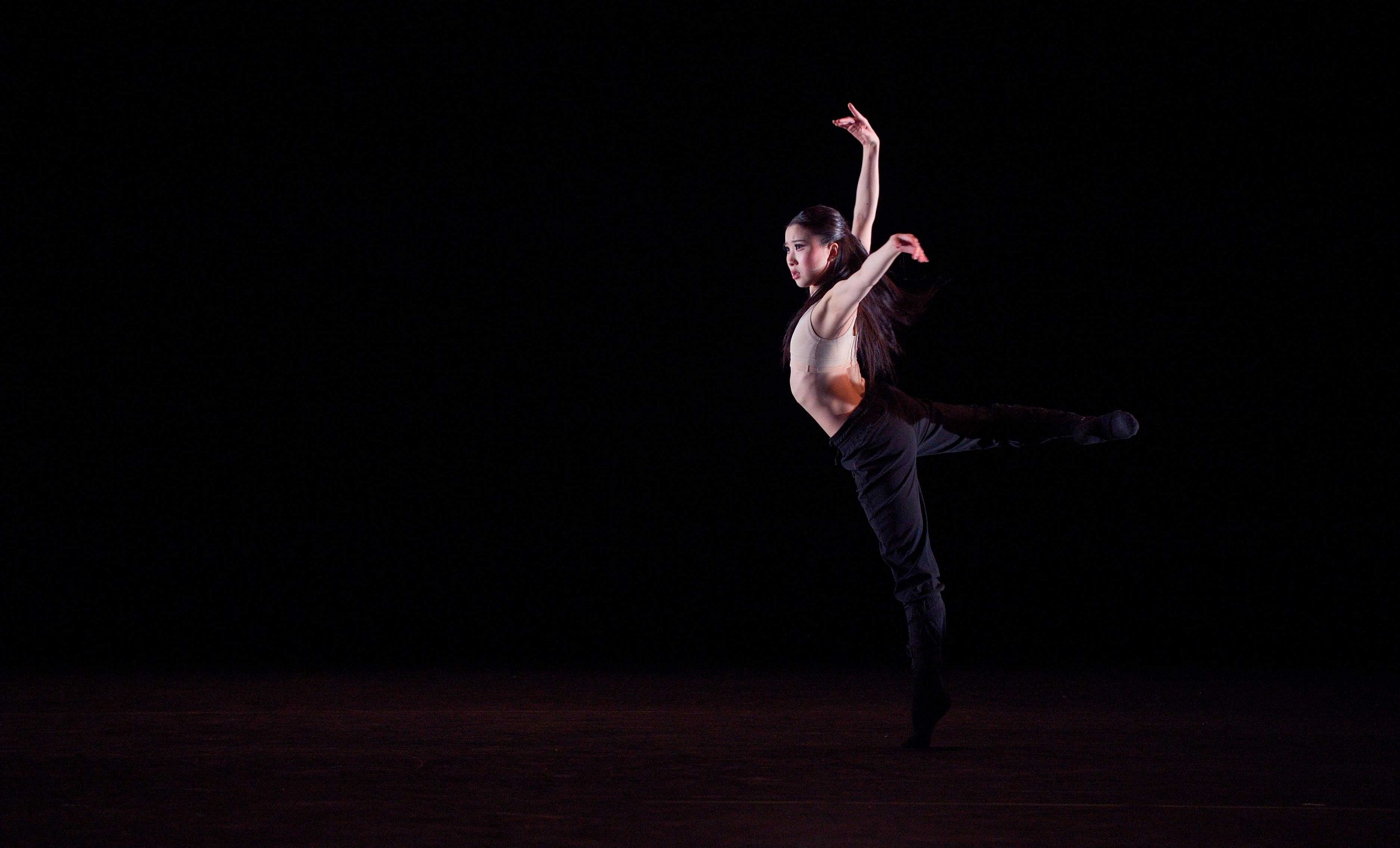 Rina-Kanehara-performing-Blind-Dreams-©-Laurent-Liotardo-(2)