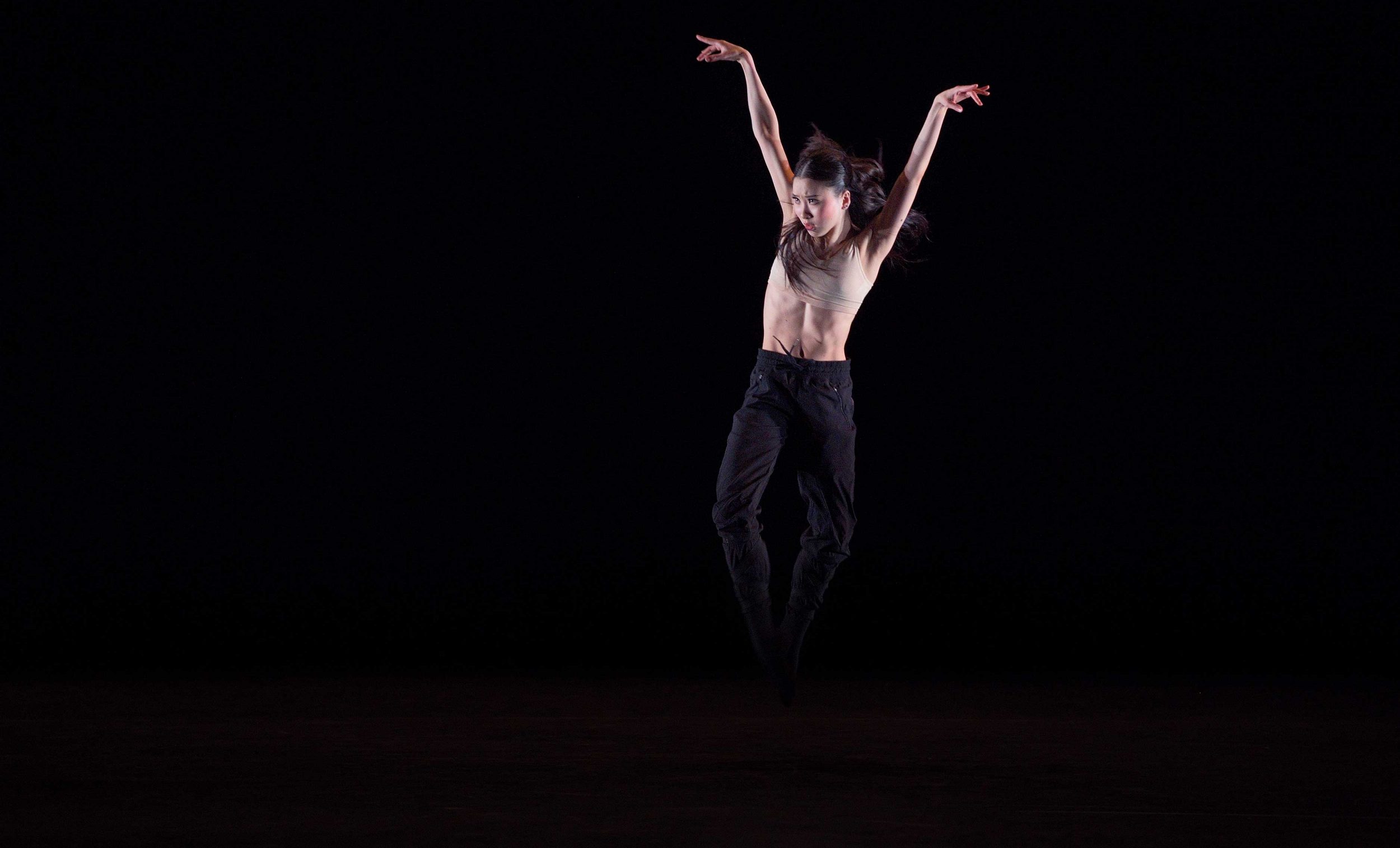 Rina-Kanehara-performing-Blind-Dreams-©-Laurent-Liotardo-(3)