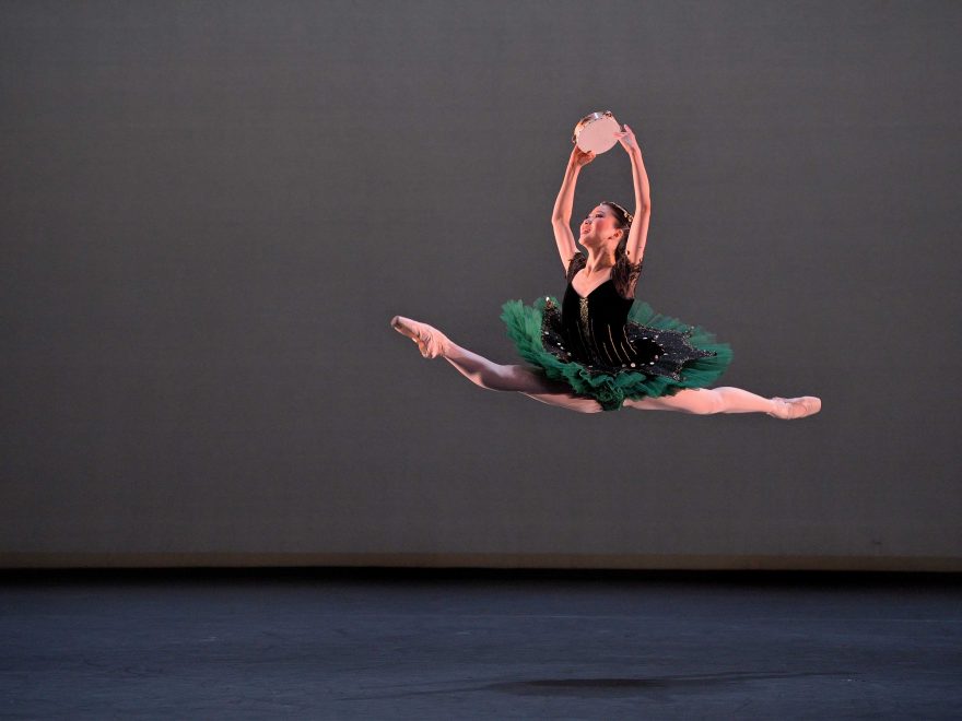 Rina-Kanehara-performing-the-Esmeralda-pas-de-deux-(c)-Laurent-Liotardo