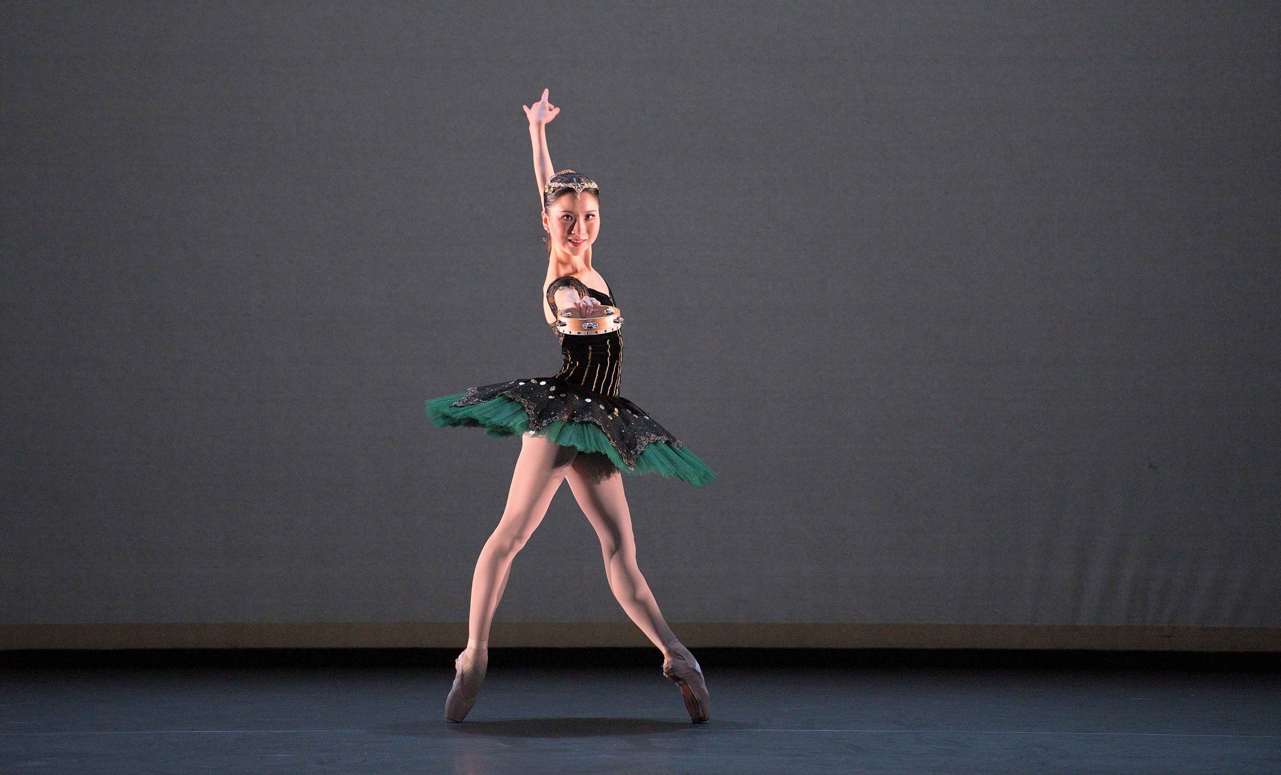 Rina-Kanehara-performing-the-Esmeralda-pas-de-deux-©-Laurent-Liotardo-(2)