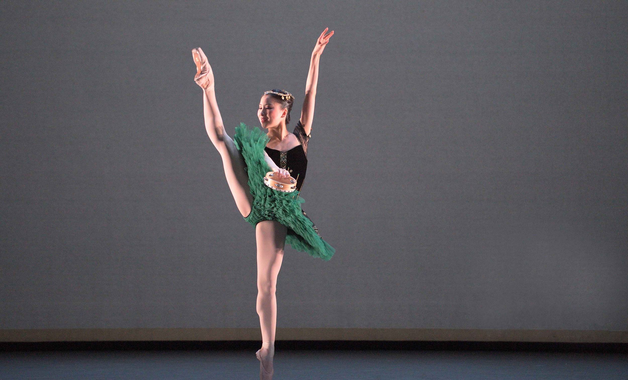 Rina-Kanehara-performing-the-Esmeralda-pas-de-deux-©-Laurent-Liotardo-(3)
