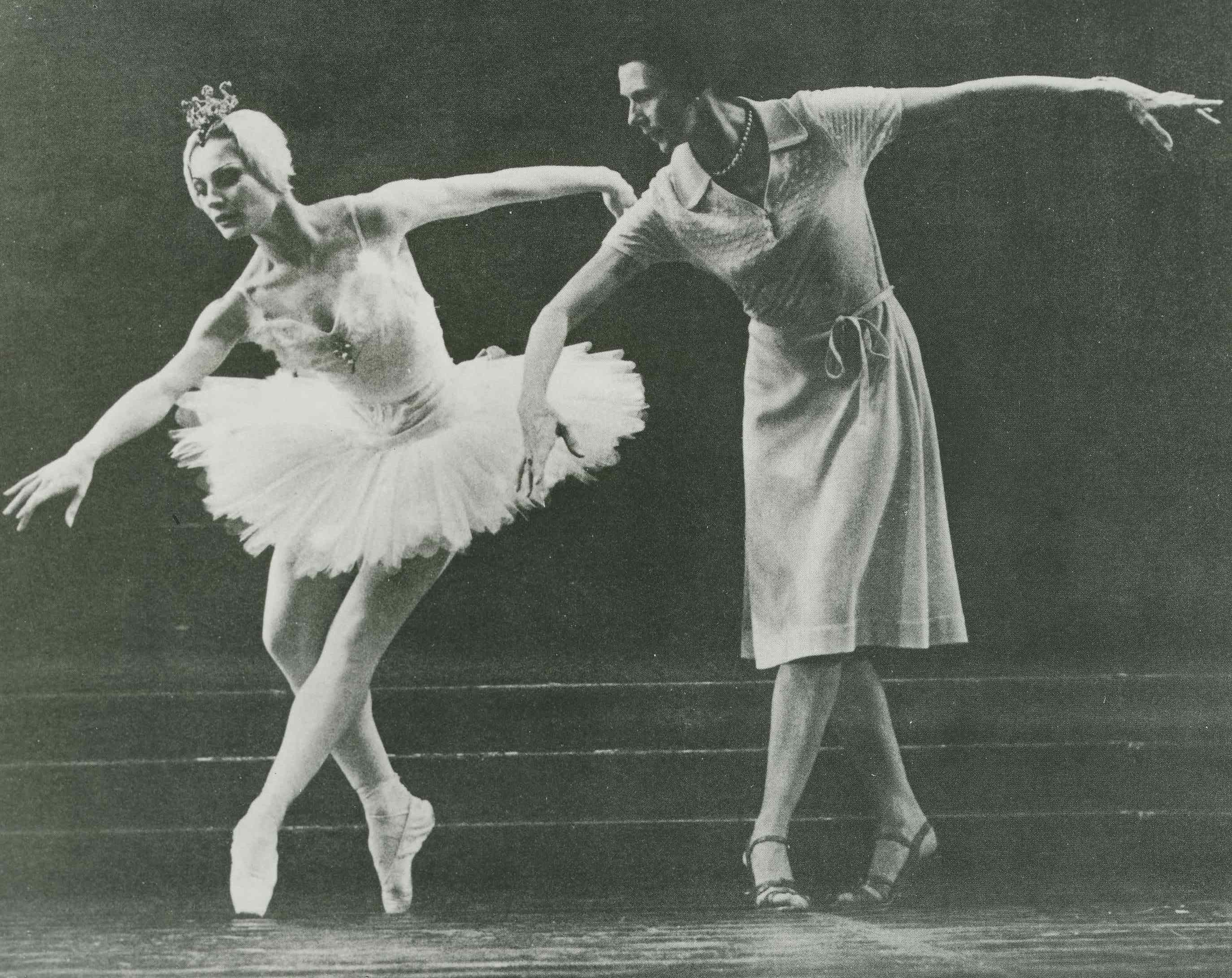 Beryl Grey Rehearsing Swan Lake with Liliana Belfiore © Unknown