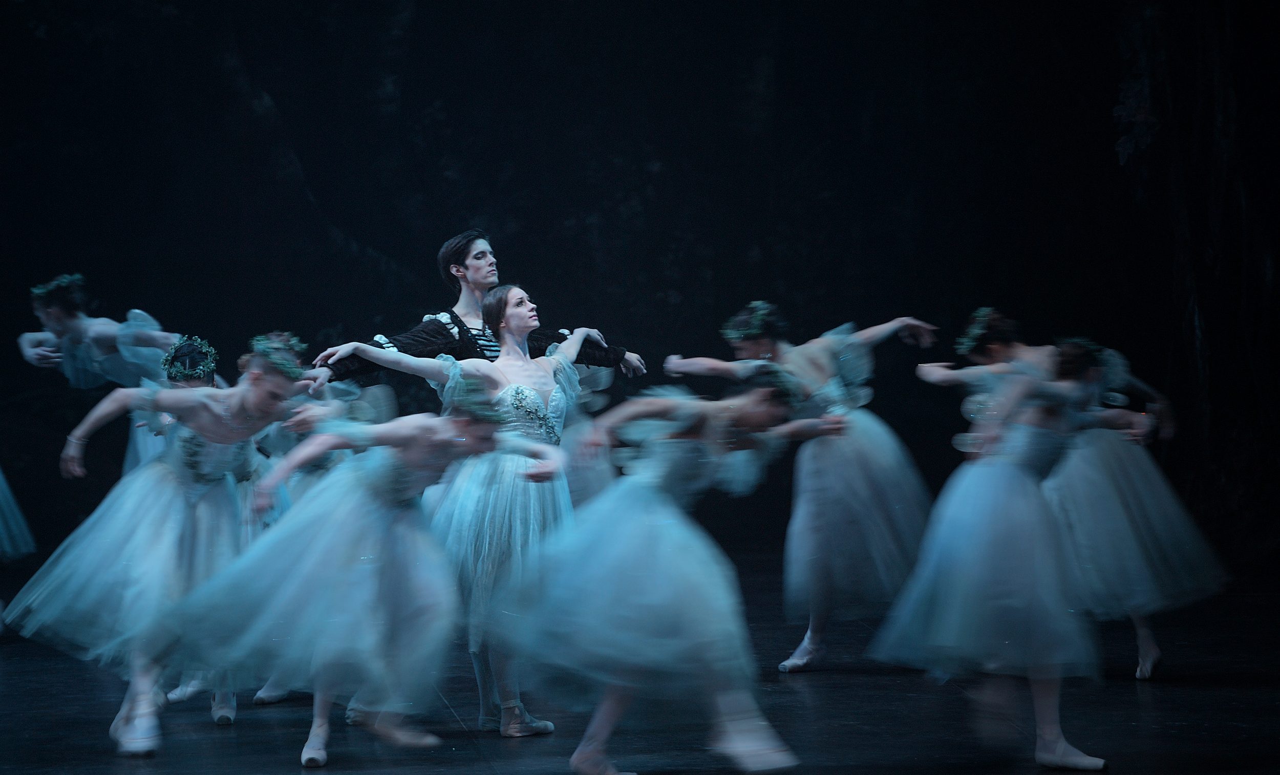 Laurretta Summerscales as Giselle and Xander Parish as Albrecht in Giselle (c) Laurent Liotardo (2)